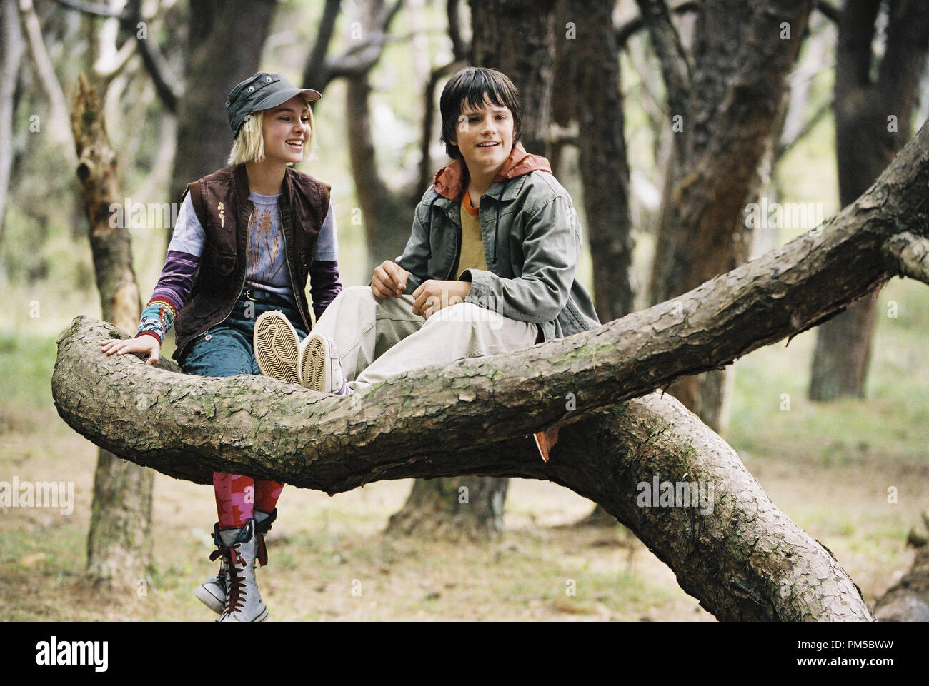 Studio Pubblicità ancora da "ponte per Terabithia' AnnaSophia Robb, Josh Hutcherson © 2007 Buena Vista immagini Photo credit: Kristy Griffin Riferimento File # 30738791THA per solo uso editoriale - Tutti i diritti riservati Foto Stock