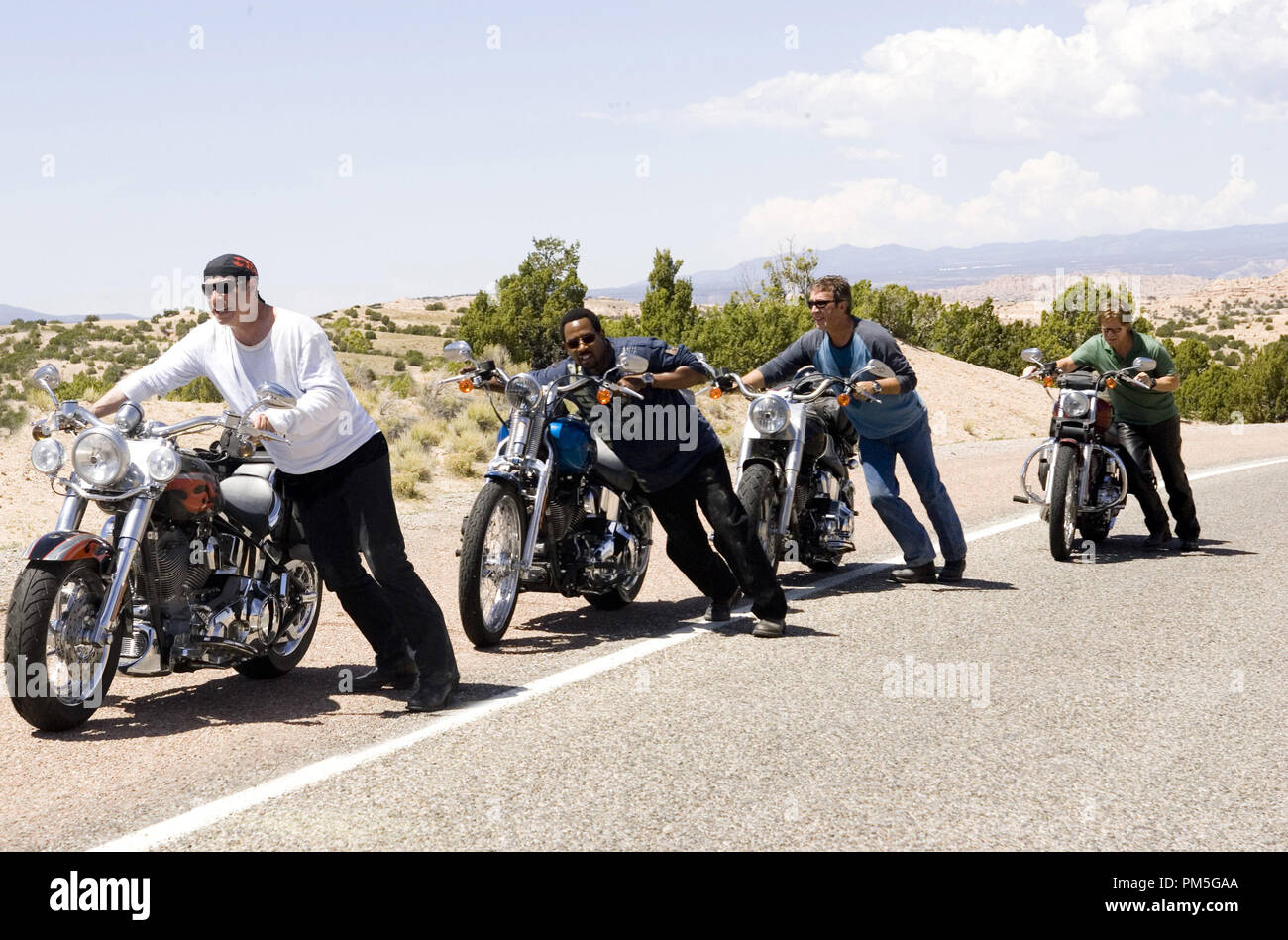 Studio Pubblicità ancora da 'Wild Hogs' John Travolta, Martin Lawrence, Tim Allen, William H. Macy © 2007 Touchstone Pictures Photo credit: Lorey Sebastian Riferimento File # 307381978THA per solo uso editoriale - Tutti i diritti riservati Foto Stock