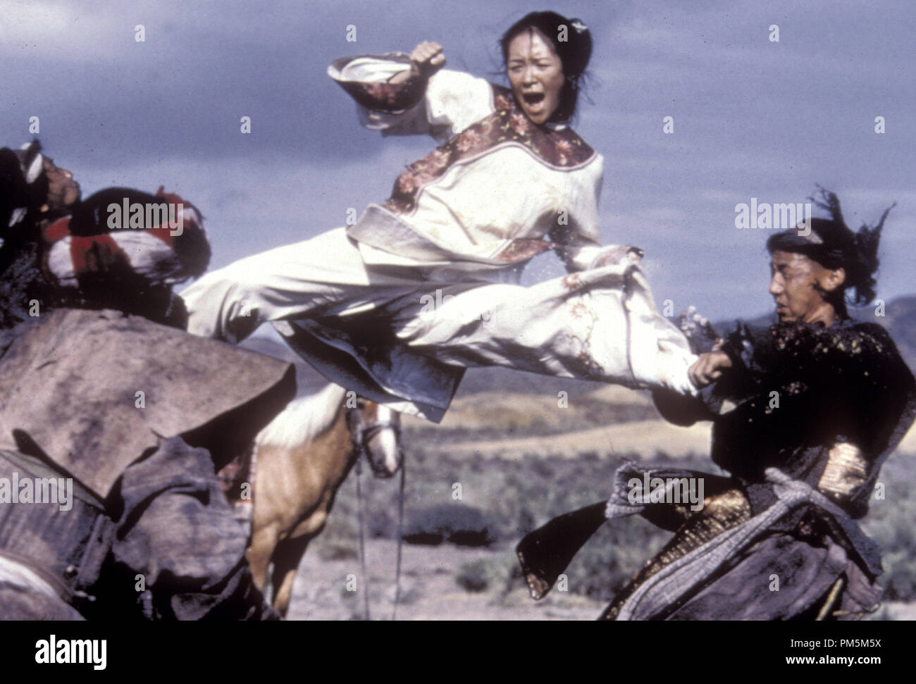 Film still / Pubblicità foto da "La tigre e il Dragone " Zhang Ziyi © 2000 Sony Pictures Classics Photo credit: Chan Kam Chuen Riferimento File # 30846663THA per solo uso editoriale - Tutti i diritti riservati Foto Stock