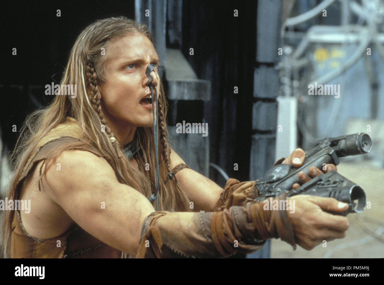 Film still / Pubblicità foto da "Terra del campo di battaglia: una saga dell'anno 3000' Barry Pepper © 2000 Warner Brothers Photo credit: Pierre Vinet Riferimento File # 30846760THA per solo uso editoriale - Tutti i diritti riservati Foto Stock