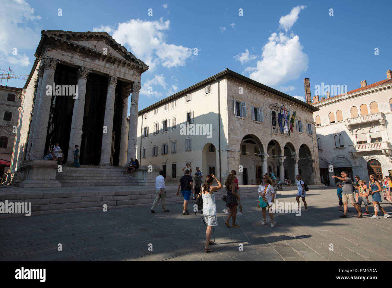 Pula, città costiera situata sulla penisola istriana sulla northern costa adriatica croata, Europa Foto Stock