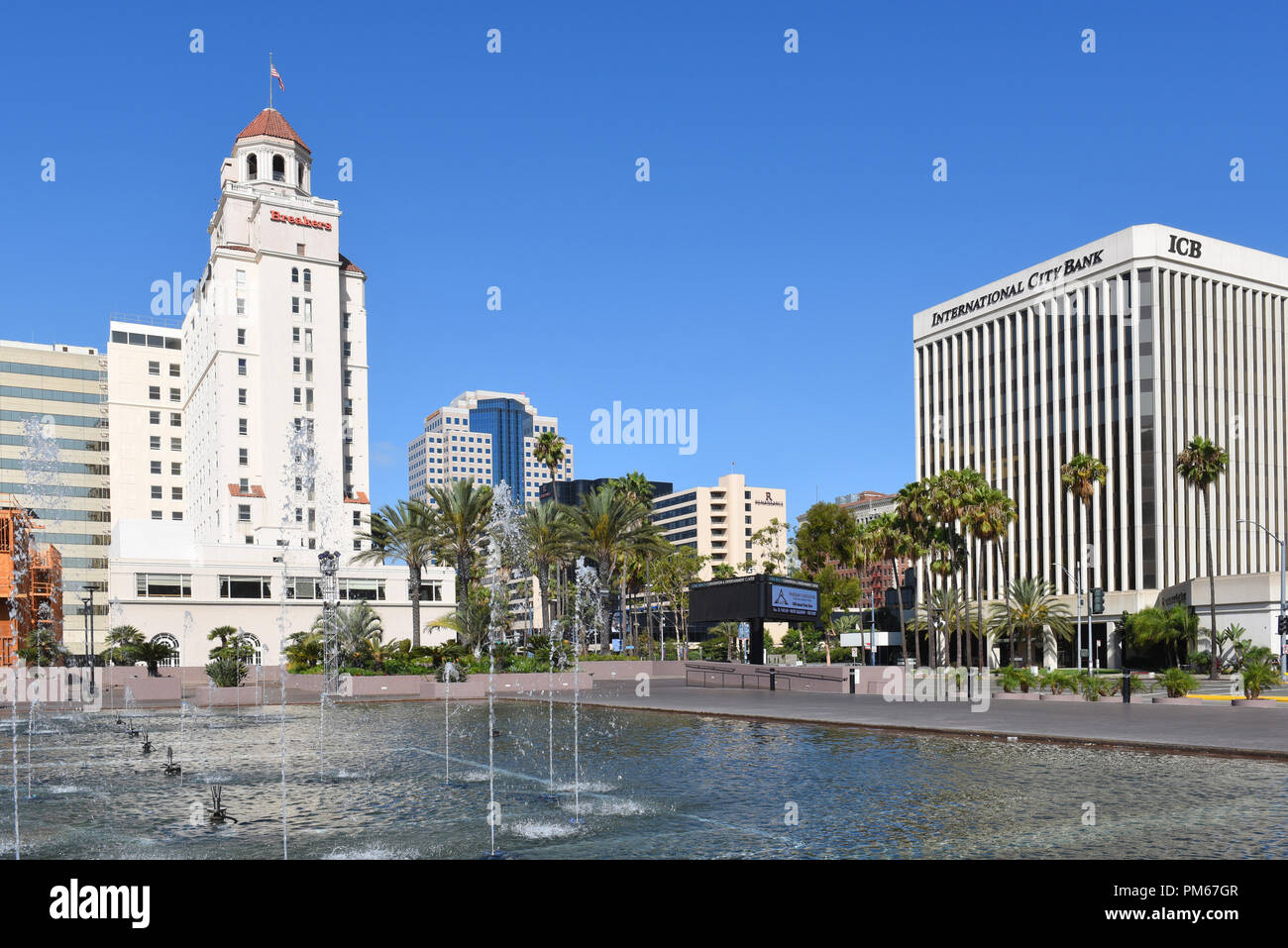 LONG BEACH, California - 10 settembre 2018: gli interruttori Hotel è un punto di riferimento 14 piani su East Ocean Boulevard nel centro cittadino di Long Beach attualmente subiscono Foto Stock