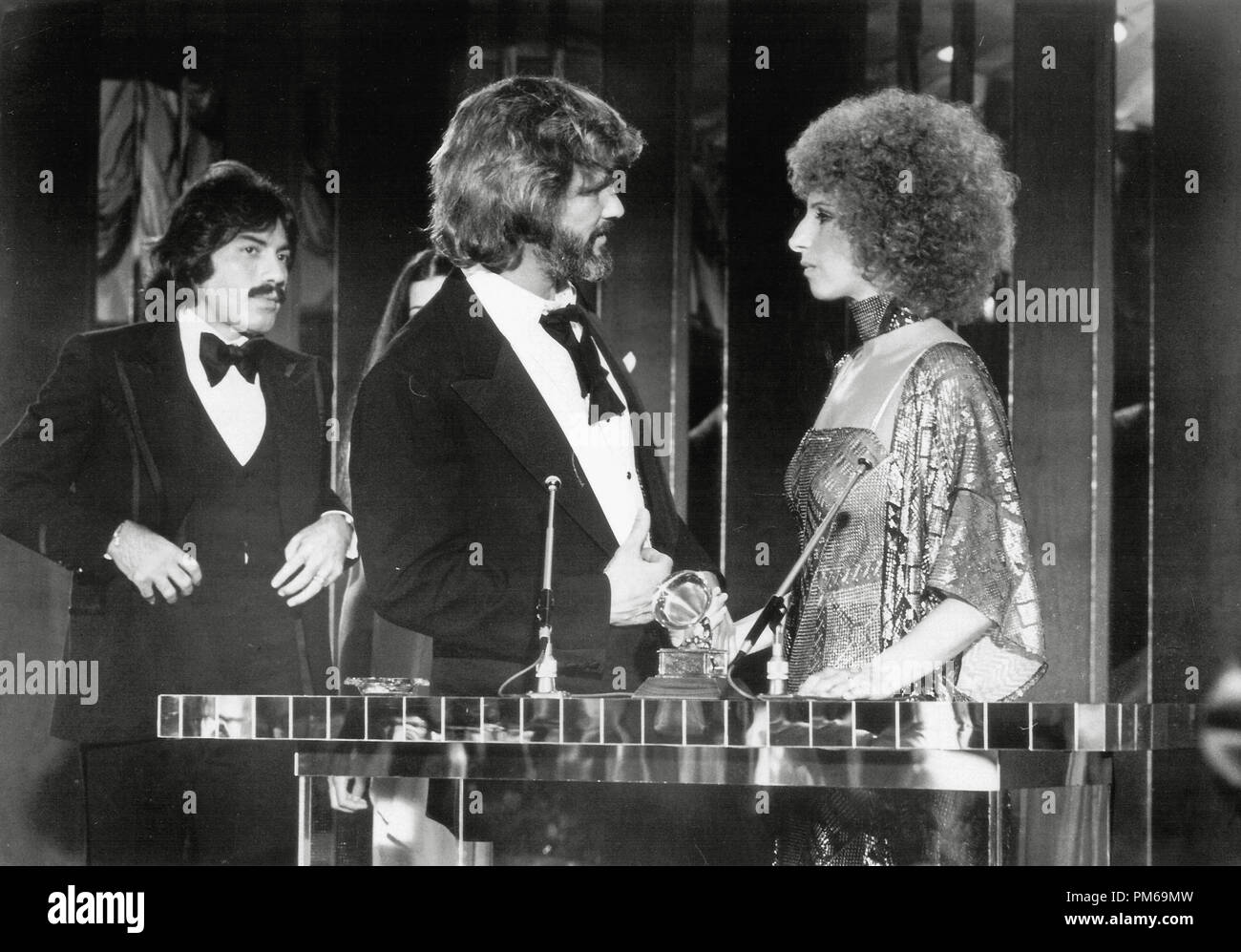 Tony Orlando, Kris Kristofferson e Barbra Streisand, ' è nata una stella" 1976 Riferimento File # 31316 354THA Foto Stock