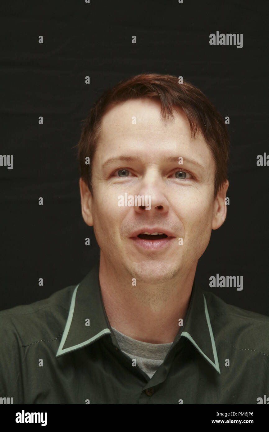 John Cameron Mitchell 'Coniglio Foro' Portrait Session, 8 dicembre 2010. La riproduzione da parte di American tabloid è assolutamente vietato. Riferimento al file # 30784 001CCR per solo uso editoriale - Tutti i diritti riservati Foto Stock