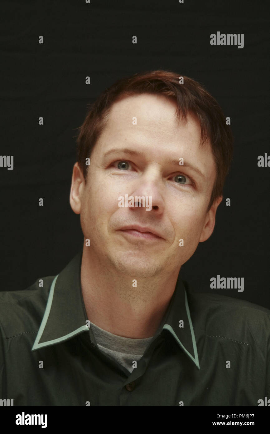 John Cameron Mitchell 'Coniglio Foro' Portrait Session, 8 dicembre 2010. La riproduzione da parte di American tabloid è assolutamente vietato. Riferimento al file # 30784 002CCR per solo uso editoriale - Tutti i diritti riservati Foto Stock