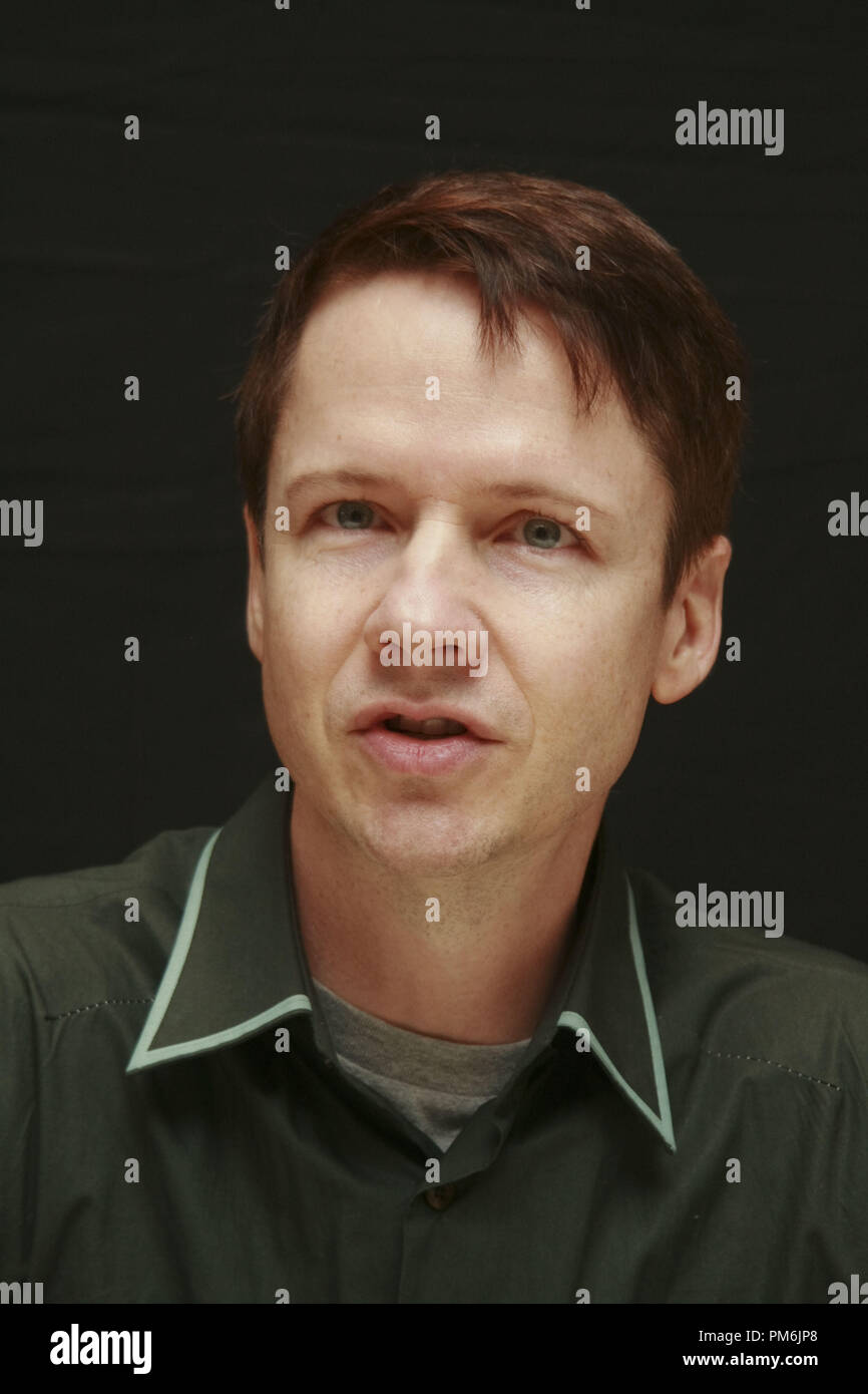 John Cameron Mitchell 'Coniglio Foro' Portrait Session, 8 dicembre 2010. La riproduzione da parte di American tabloid è assolutamente vietato. Riferimento al file # 30784 003CCR per solo uso editoriale - Tutti i diritti riservati Foto Stock