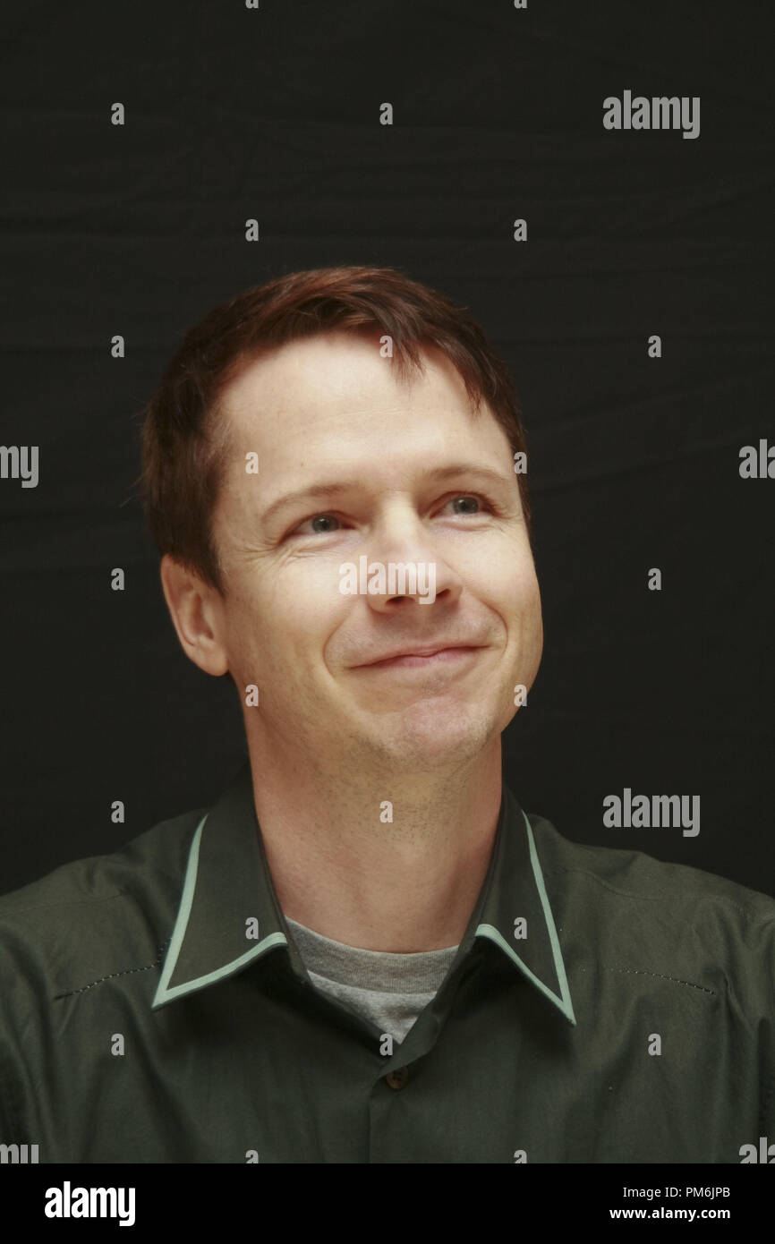 John Cameron Mitchell 'Coniglio Foro' Portrait Session, 8 dicembre 2010. La riproduzione da parte di American tabloid è assolutamente vietato. Riferimento al file # 30784 005CCR per solo uso editoriale - Tutti i diritti riservati Foto Stock