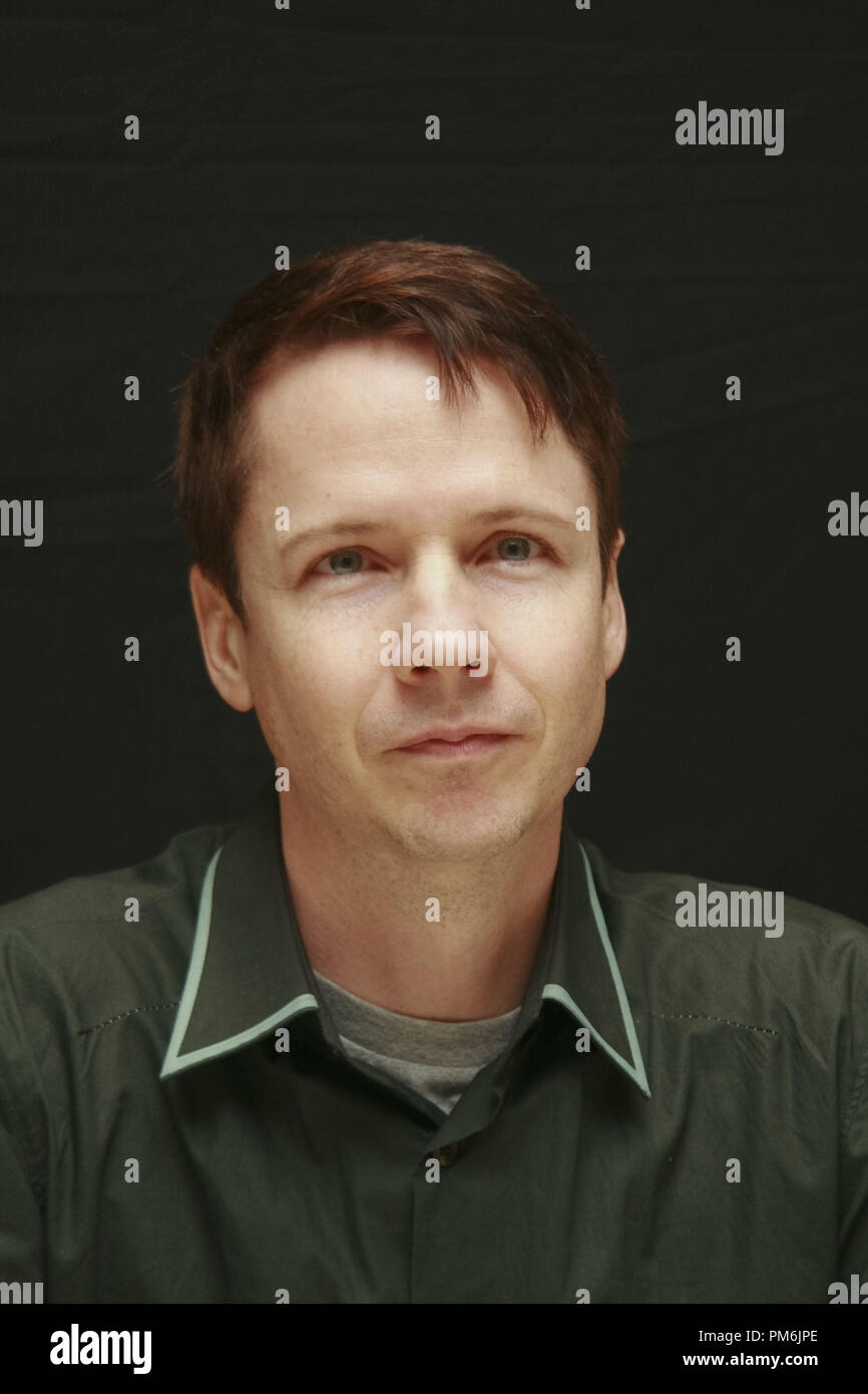 John Cameron Mitchell 'Coniglio Foro' Portrait Session, 8 dicembre 2010. La riproduzione da parte di American tabloid è assolutamente vietato. Riferimento al file # 30784 006CCR per solo uso editoriale - Tutti i diritti riservati Foto Stock