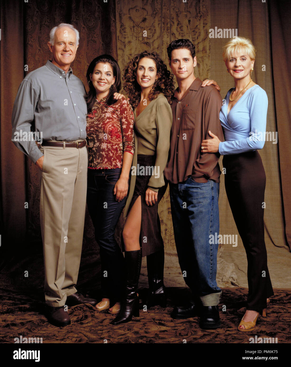 Film still / Pubblicità ancora da 'Provvidenza " Mike Farrell, Paula Cale, Melina Kanakaredes, Seth Peterson, Concetta Tomei circa 2001 Photo credit: Arte Streiber Riferimento File # 30847514THA per solo uso editoriale - Tutti i diritti riservati Foto Stock
