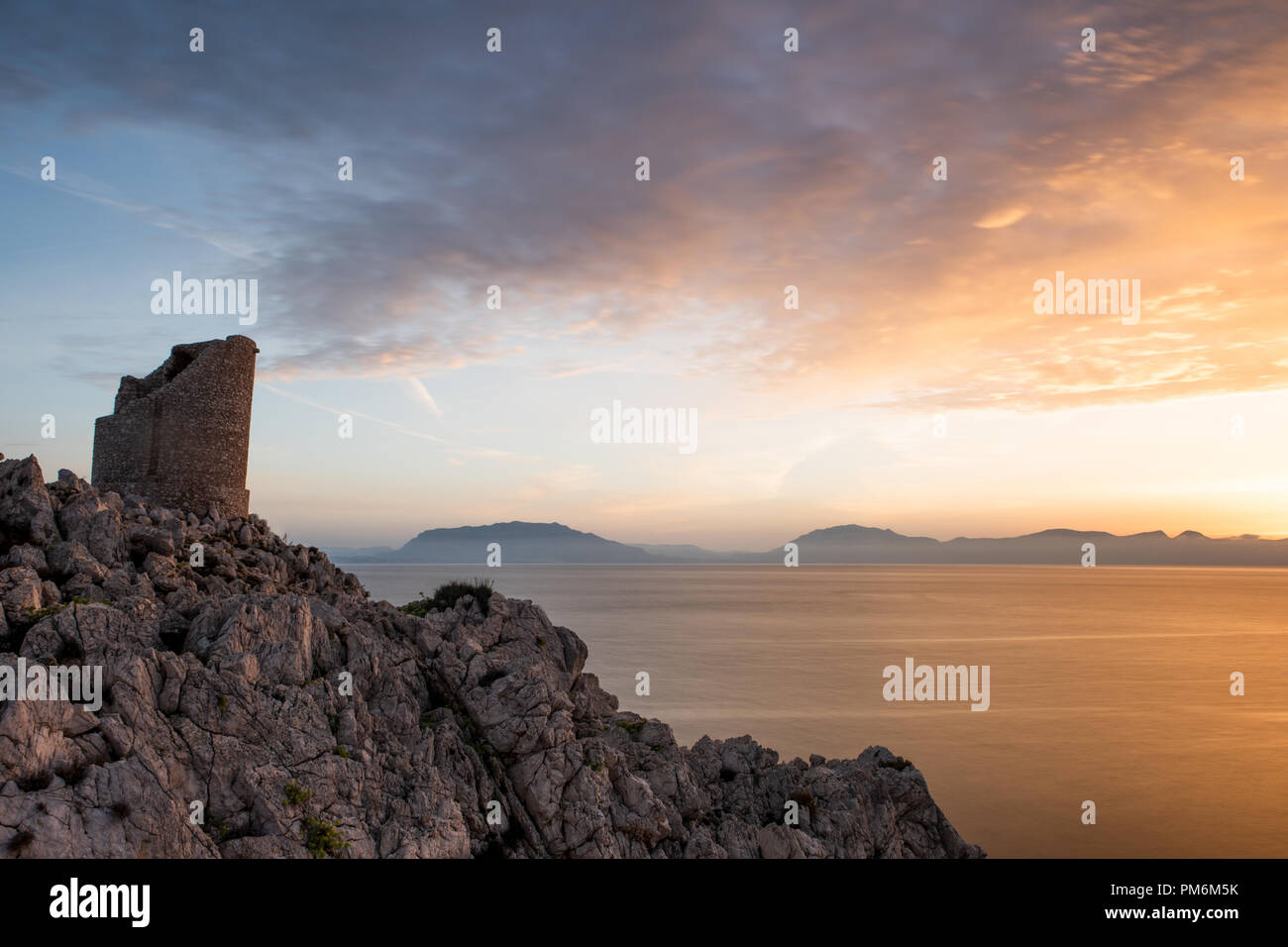 Tramonto sulla baia a golden ore Foto Stock