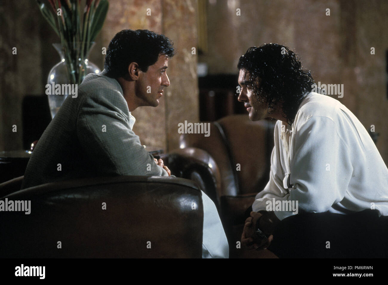 Film still da 'Assassins' Sylvester Stallone, Antonio Banderas © 1995 Warner Brothers Photo credit: Ralph Nelson Riferimento File # 31043650THA per solo uso editoriale - Tutti i diritti riservati Foto Stock