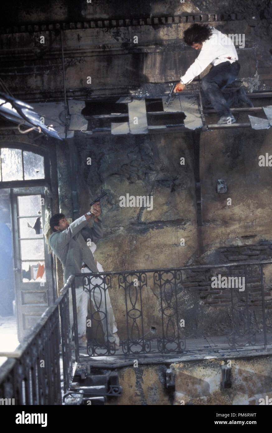 Film still da 'Assassins' Sylvester Stallone, Antonio Banderas © 1995 Warner Brothers Photo credit: Ralph Nelson Riferimento File # 31043651THA per solo uso editoriale - Tutti i diritti riservati Foto Stock