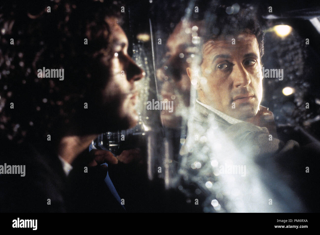 Film still da 'Assassins' Antonio Banderas, Sylvester Stallone © 1995 Warner Brothers Photo credit: Andrew Cooper Riferimento File # 31043655THA per solo uso editoriale - Tutti i diritti riservati Foto Stock