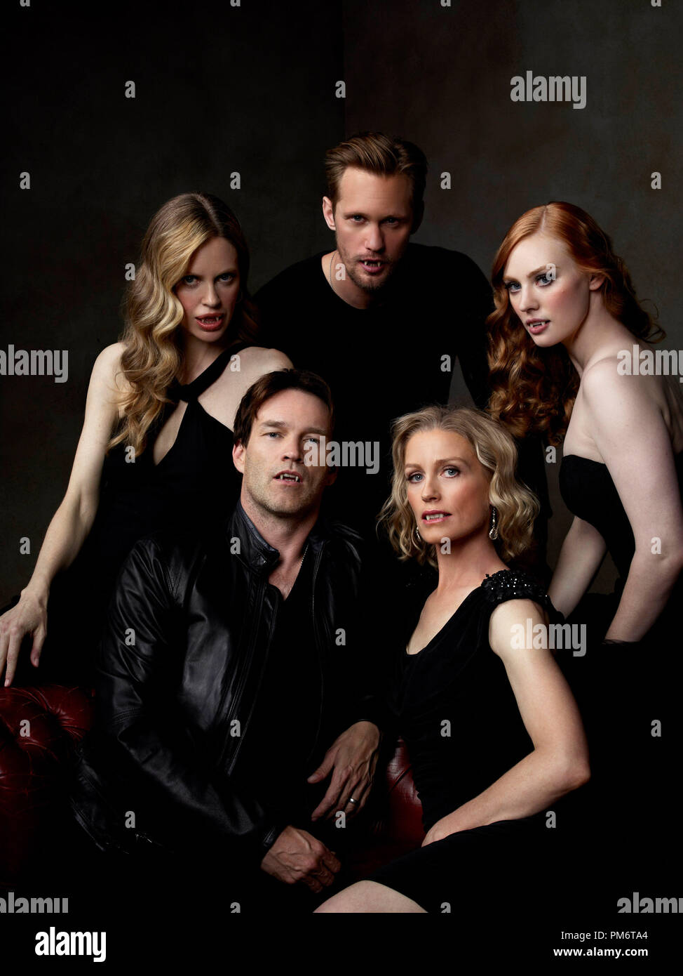 TRUE BLOOD stagione 4: in senso orario dalla posizione in alto a sinistra, Kristin Bauer van Straten, Alexander Skarsgard, Deborah Ann Woll, Jessica Tuck, Stephen Moyer. photo: Arte Streiber Foto Stock