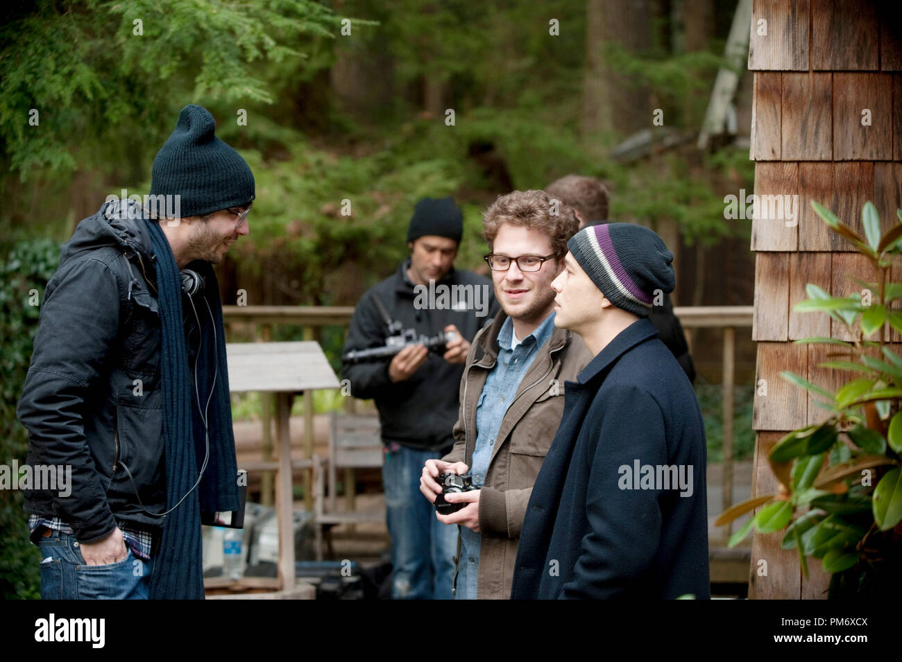 (L a R) Seth Rogen, JOSEPH GORDON-LEVITT e direttore JONATHAN LEVINE (sinistra) sul set di 50/50. Foto Stock