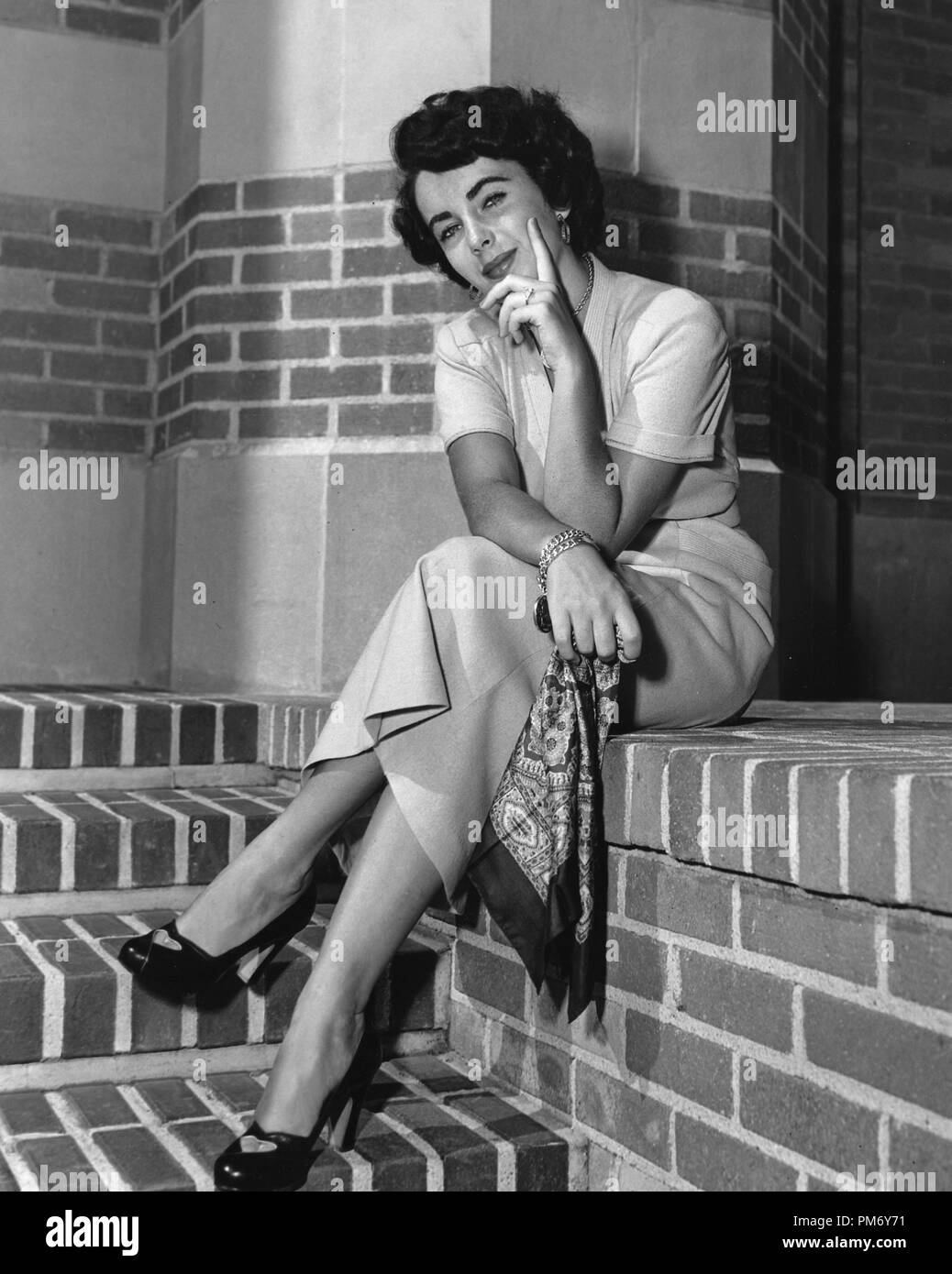Pubblicità in studio: Elizabeth Taylor 1949 file Reference # 31202 1076THA Foto Stock