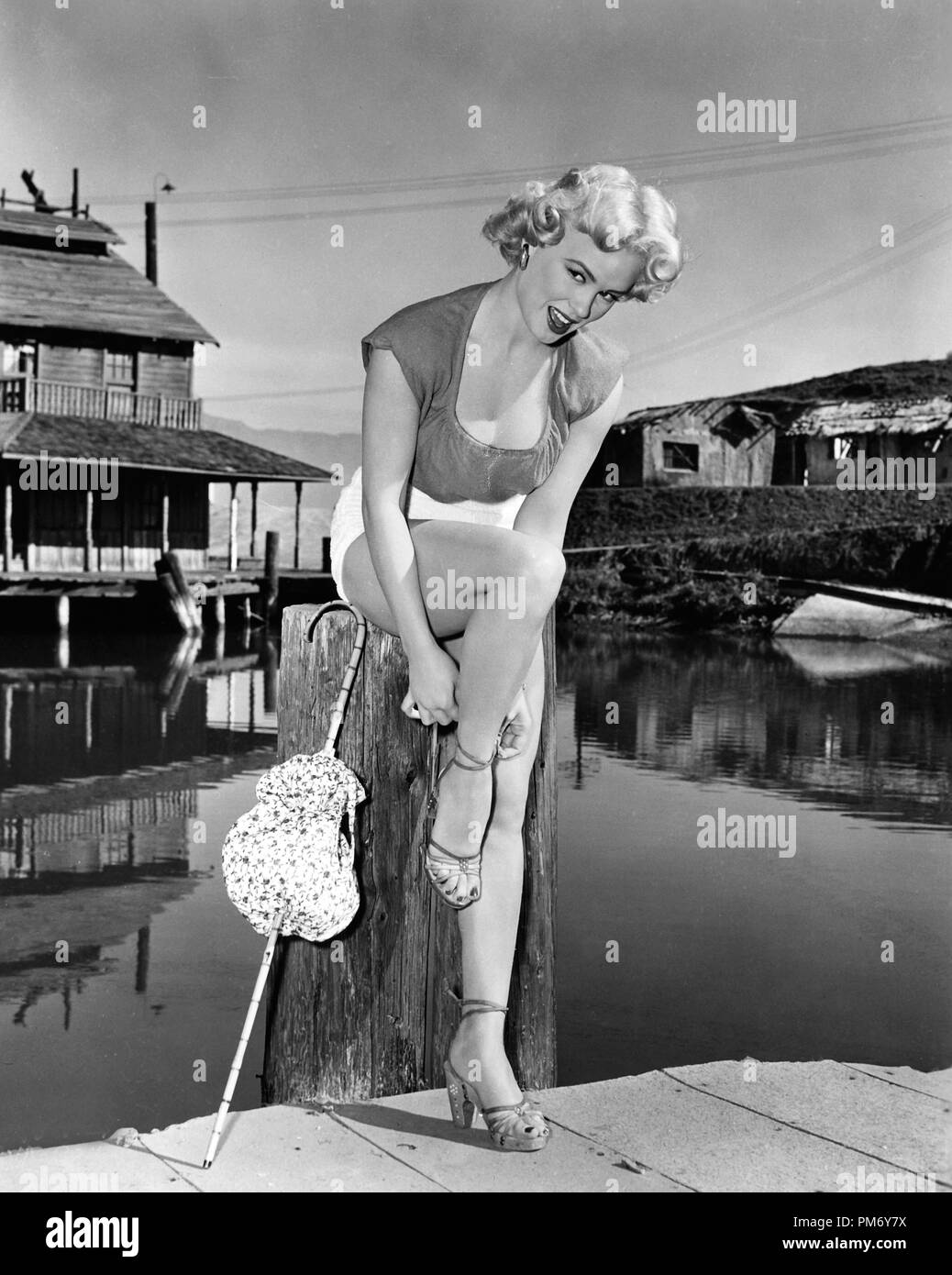 Pubblicità in studio: Mamie Van Doren 1953 file Reference # 31202 1091THA Foto Stock Pubblicità in studio: Mamie Van Doren 1953 file Reference # 31202 1091THA Foto Stock