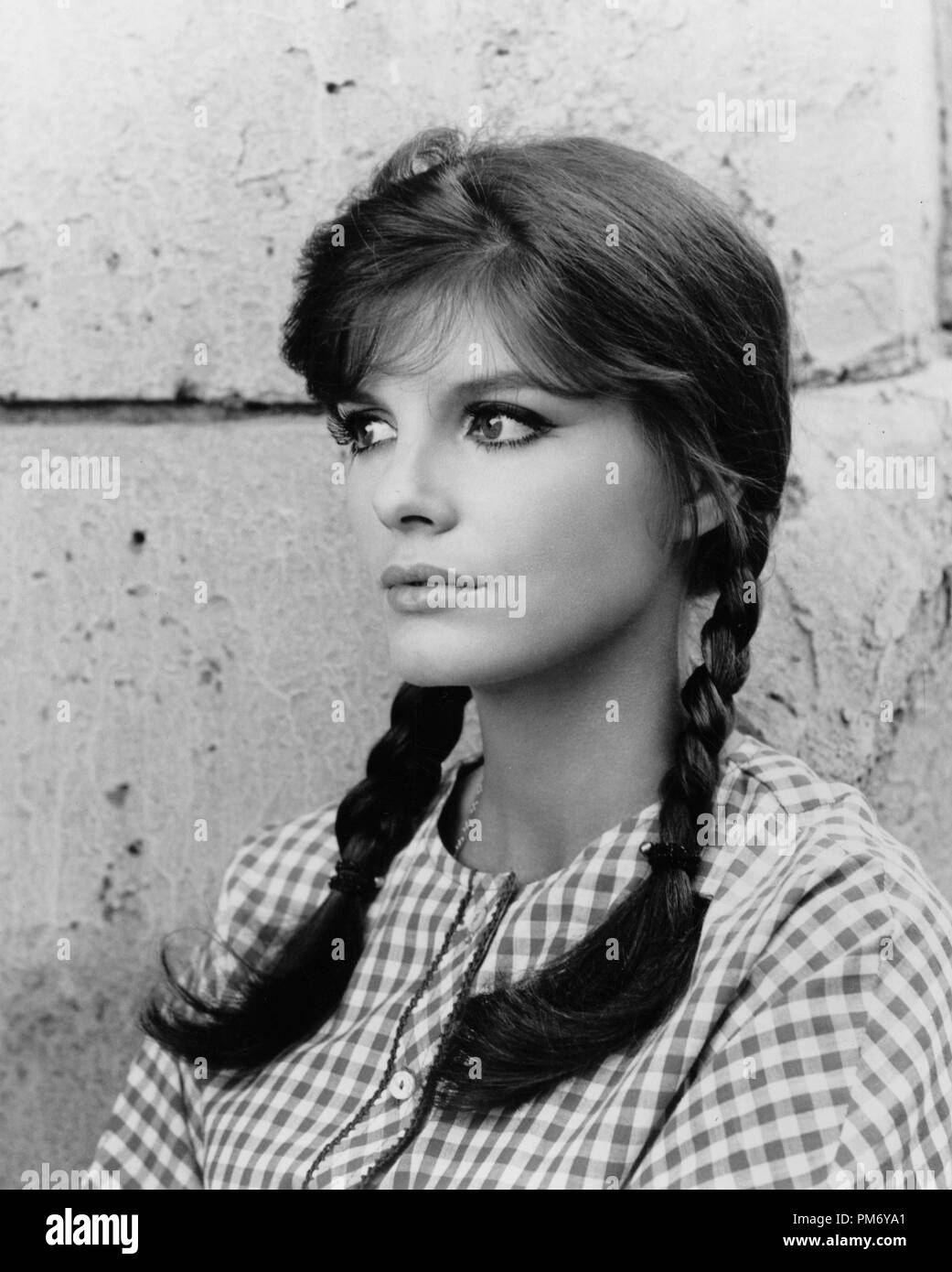 Pubblicità in studio: Katharine Ross 1965 file Reference # 31202 1124THA Foto Stock