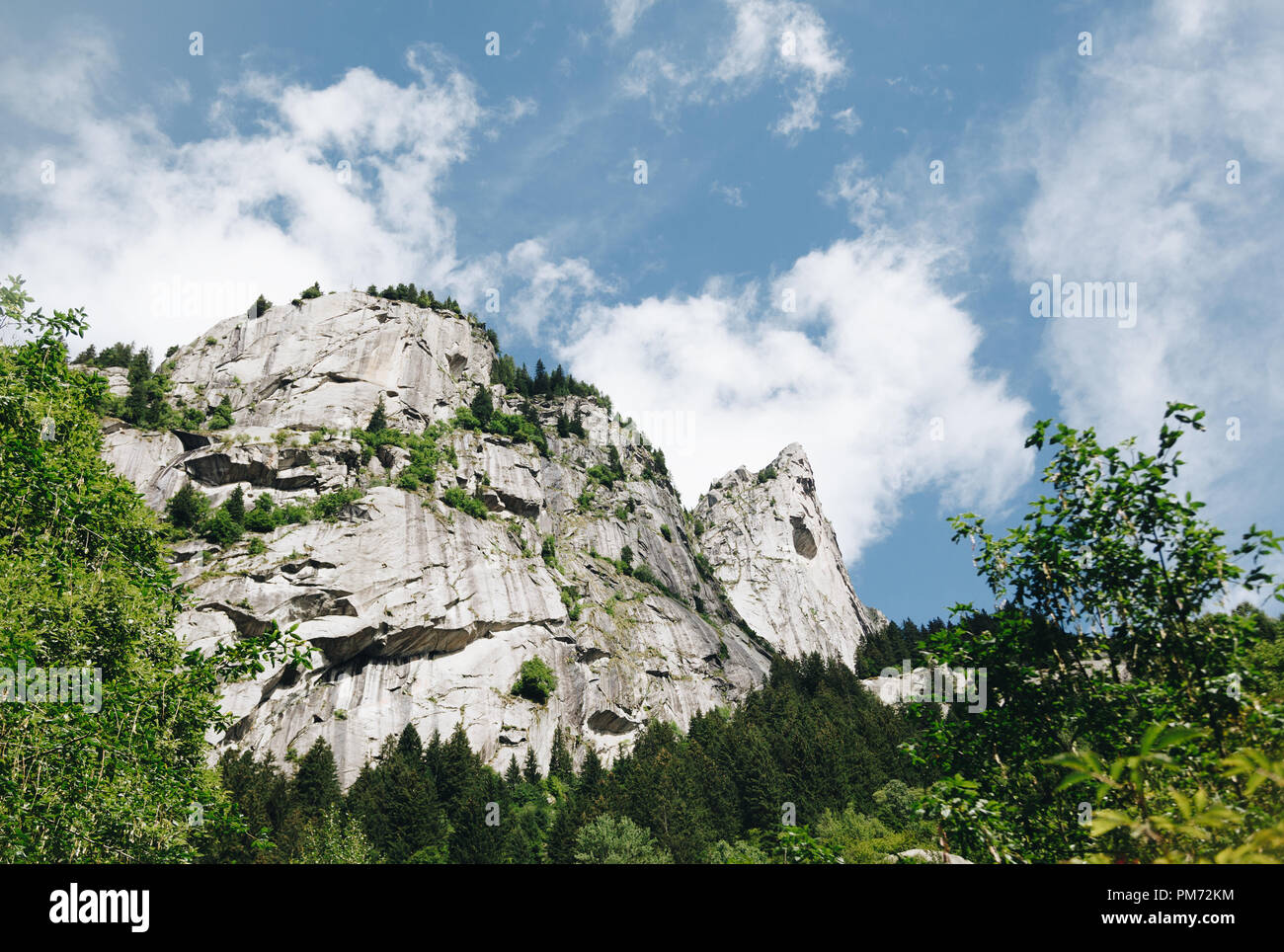 Montagne di granito in Val di Mello, Val Masino, Italia Foto Stock