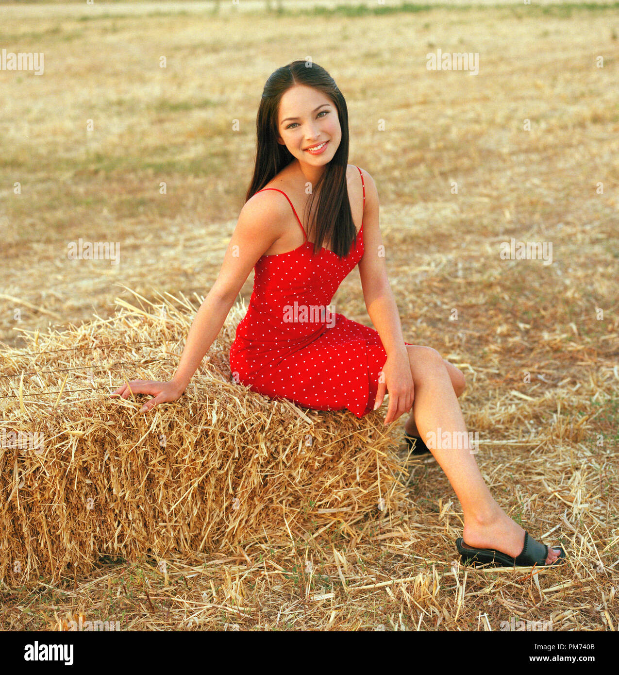 Film still / Pubblicità ancora da 'Smallville' Kristin Kreuk 2001 Photo credit: Jeffrey Thurnher Riferimento File # 30847290THA per solo uso editoriale - Tutti i diritti riservati Foto Stock