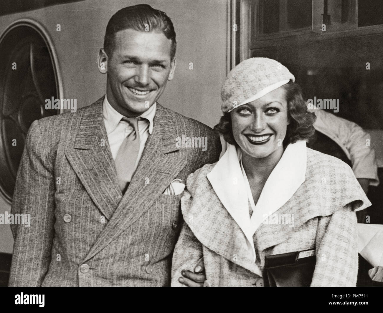 Douglas Fairbanks Jr con sua moglie Joan Crawford, circa 1930. Riferimento al file # 30928 266 THA Foto Stock