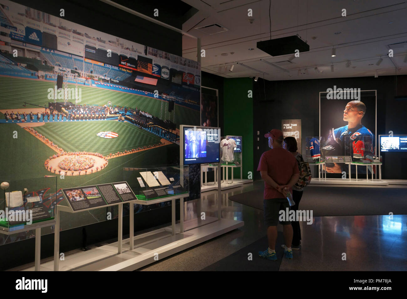 I visitatori in Nazionale 9/11 Memorial & Museum. New York City.USA Foto Stock