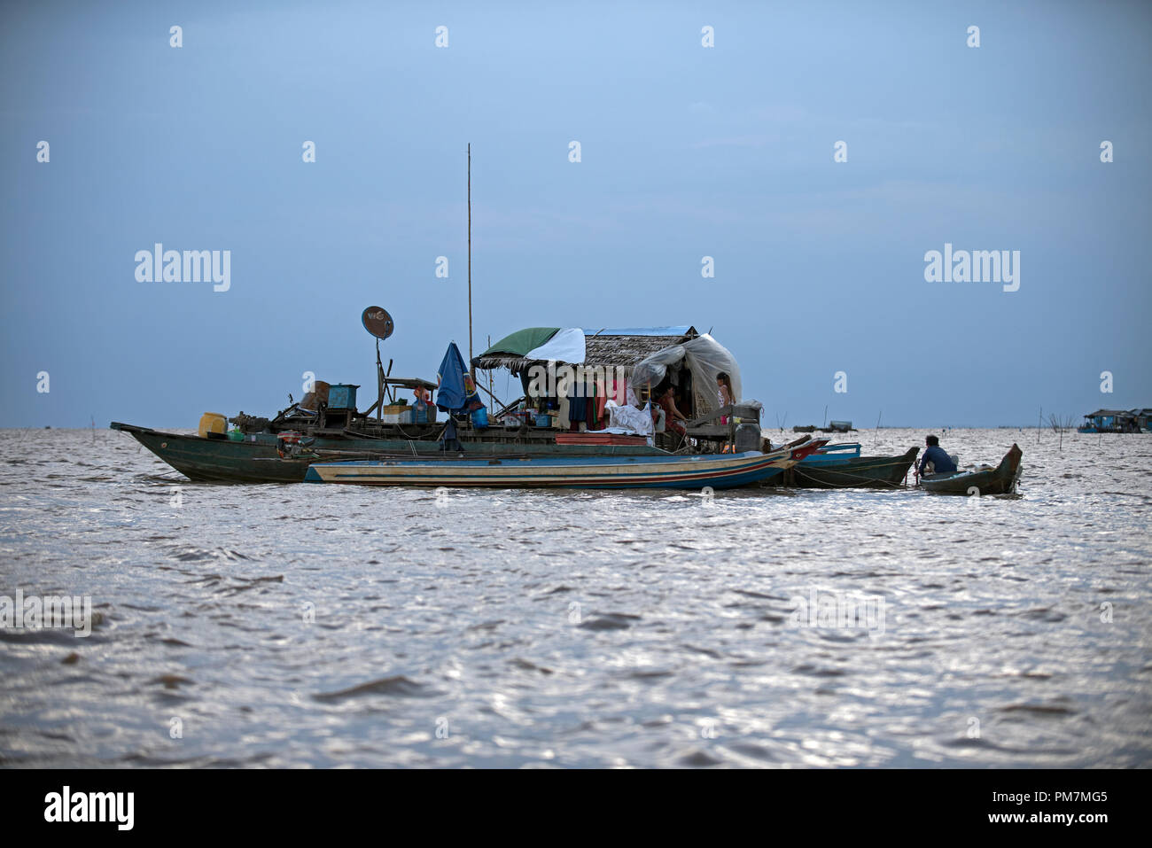 La Cambogia Siem Raep, Angkor, Lago Tonle Sap, casa galleggiante Foto Stock