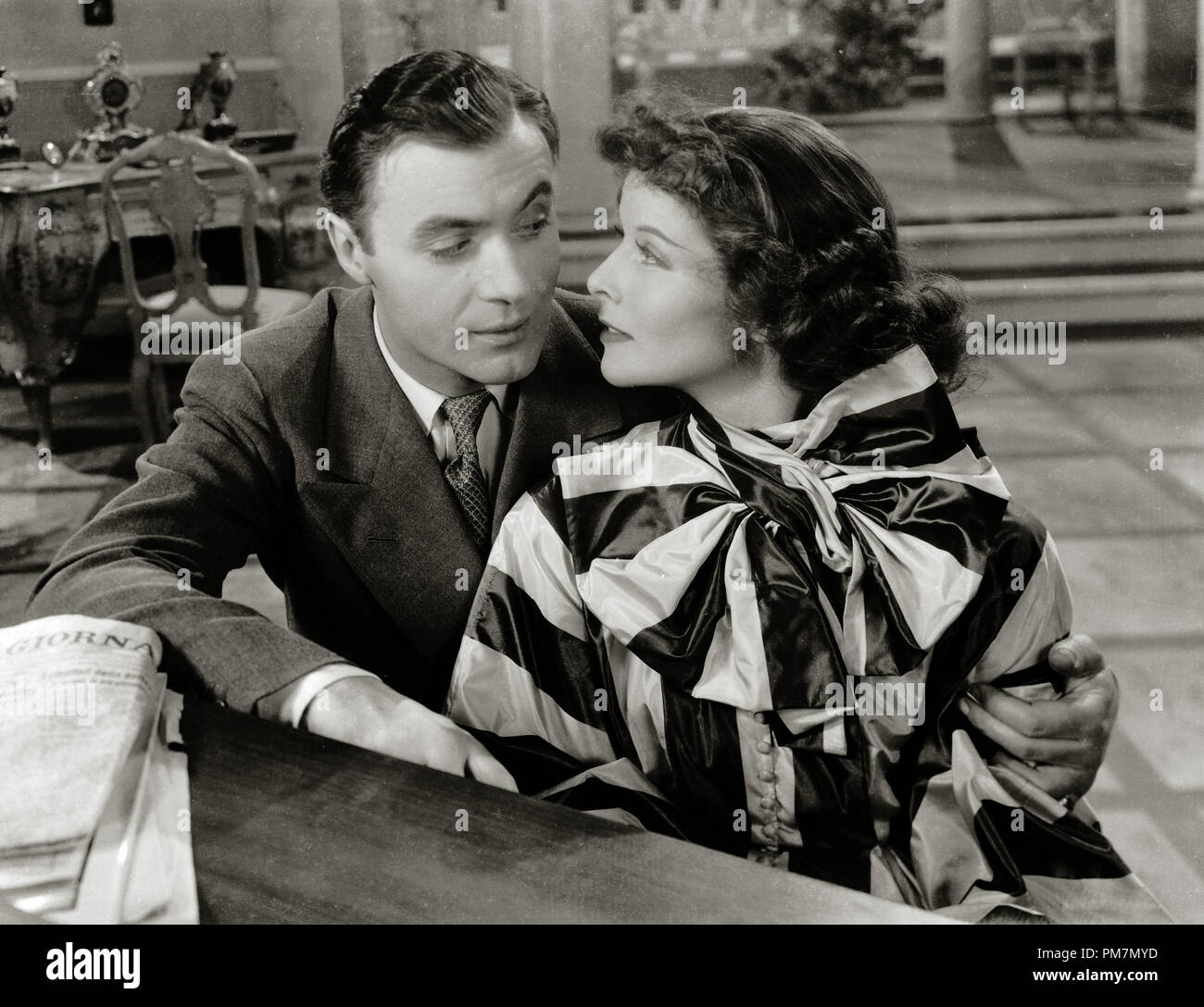 Katharine Hepburn e Charles Boyer 'rompere di cuori' 1935 RKO Riferimento File # 31202 570 THA Foto Stock