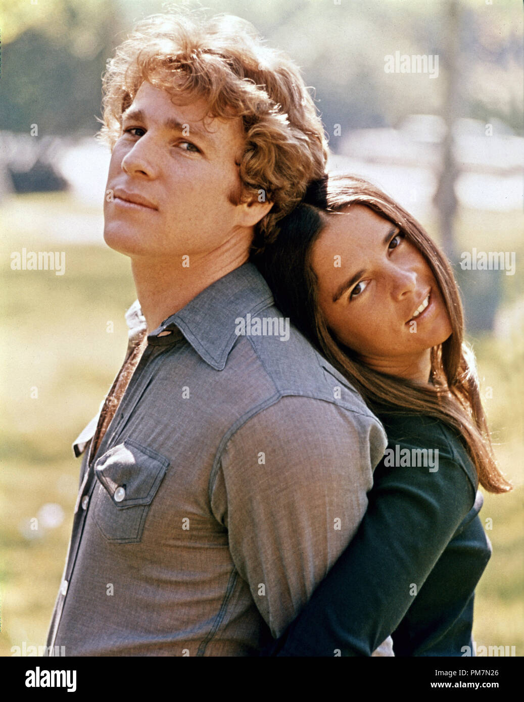 Ryan O'Neal e Ali MacGraw, "Love Story' 1970 Paramount Riferimento File # 31202 626THA Foto Stock