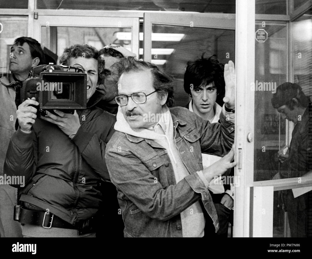 Studio pubblicità Film still da 'Dog giorno pomeriggio" regista Sidney Lumet, Al Pacino 1975 Warner Brothers Riferimento File # 31202 766THA Foto Stock