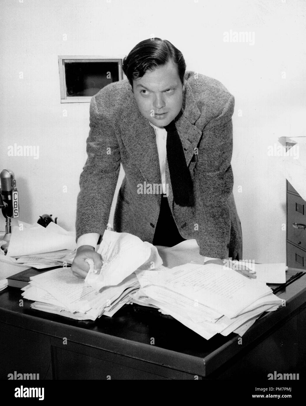 Pubblicità in studio: Orson Welles 1945 file Reference # 31386 1009THA Foto Stock