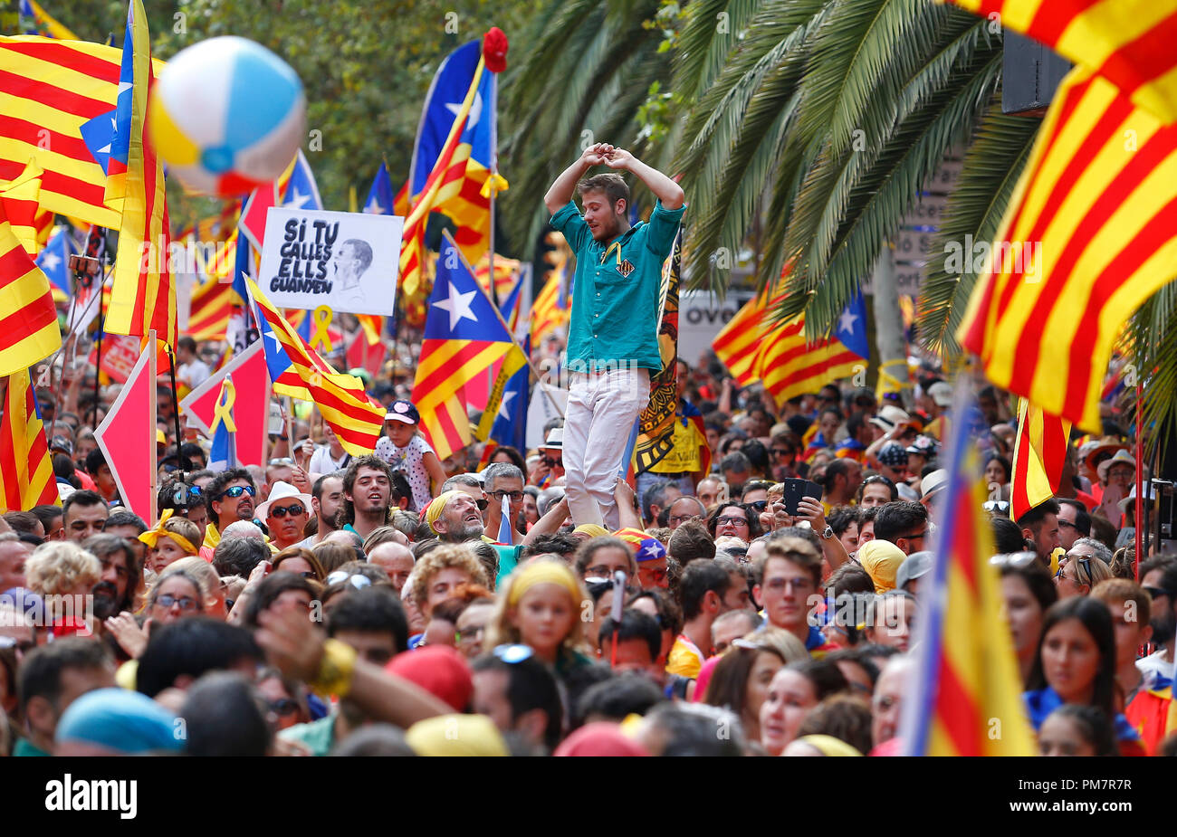 I cittadini provenienti da tutta la Catalogna festeggiare a Barcellona il loro Diada, annualmente un nazionalismo catalano cele Foto Stock