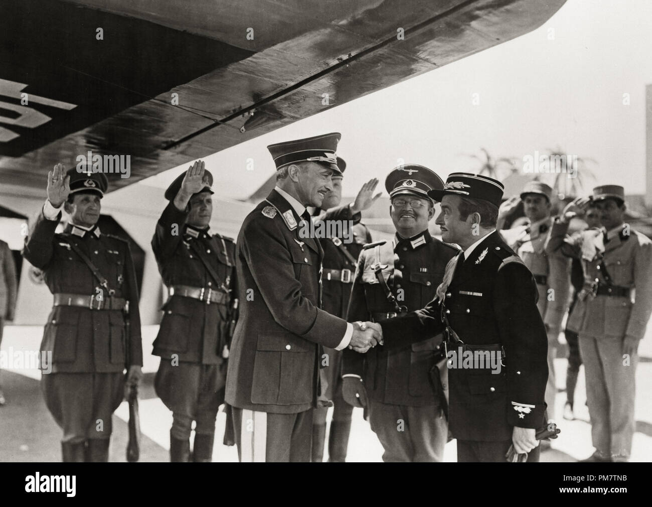 Conrad Veidt e Claude Rains, "Casablanca" 1942 Warner Riferimento File # 31386 751THA Foto Stock