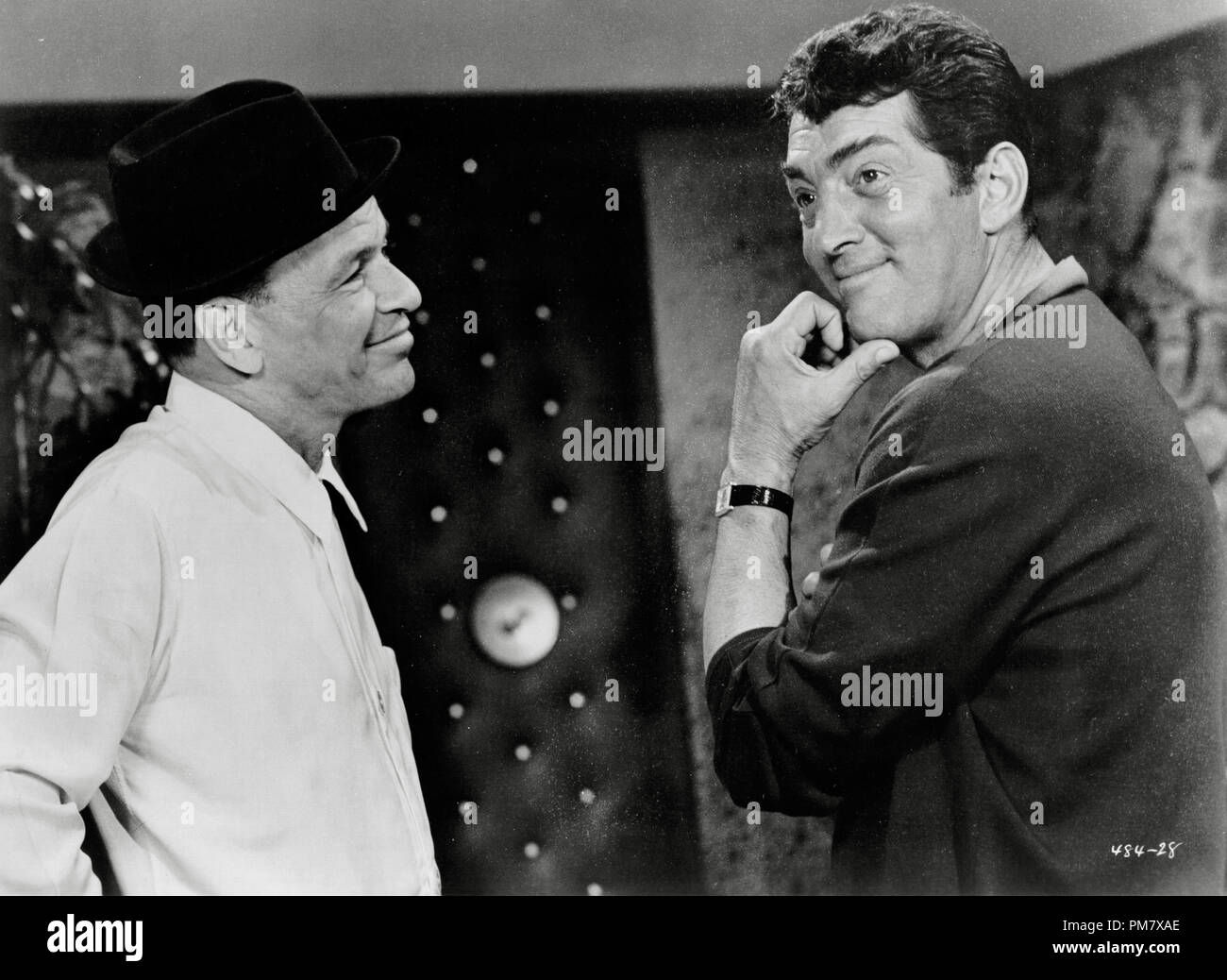 Frank Sinatra e Dean Martin 'Matrimonio sulle rocce ' 1965 Warner Riferimento File # 31537_649 Foto Stock