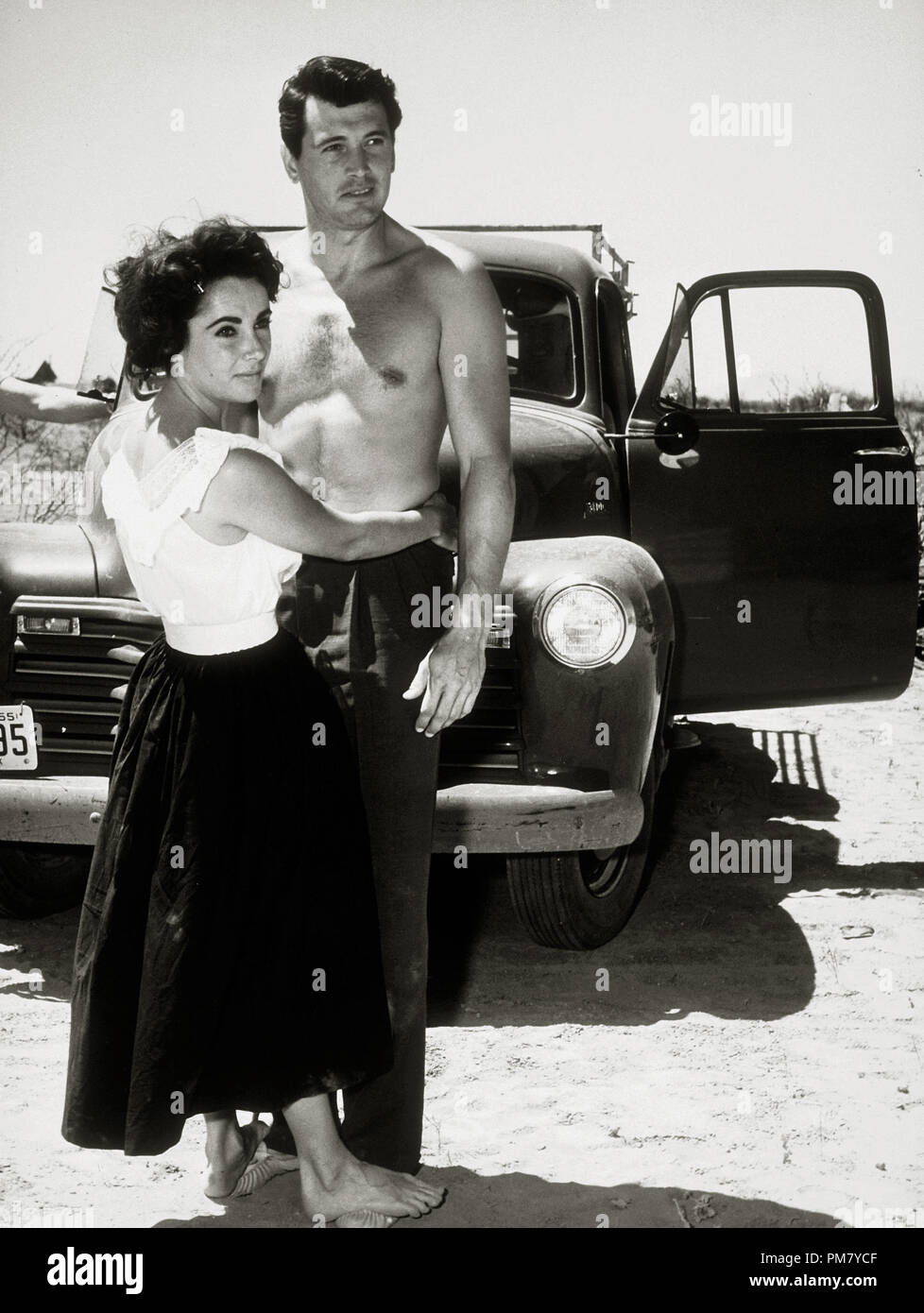 (Archival Classic Cinema - Elizabeth Taylor retrospettivo) Elizabeth Taylor e Rock Hudson,'Giant ' 1955 Warner Riferimento File # 31559 007THA Foto Stock