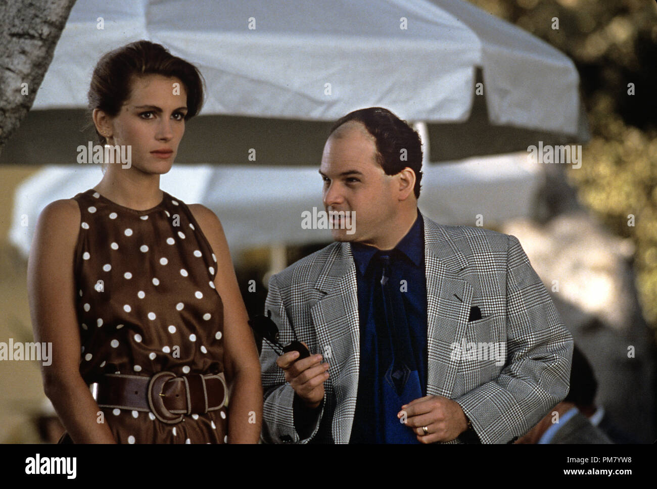 Film still o pubblicità ancora da "Pretty Woman" Julia Roberts e Jason Alexander © 1990 Touchstone Pictures Photo credit: Ron Batzdorff Tutti i diritti riservati Riferimento File # 31571138THA per solo uso editoriale Foto Stock