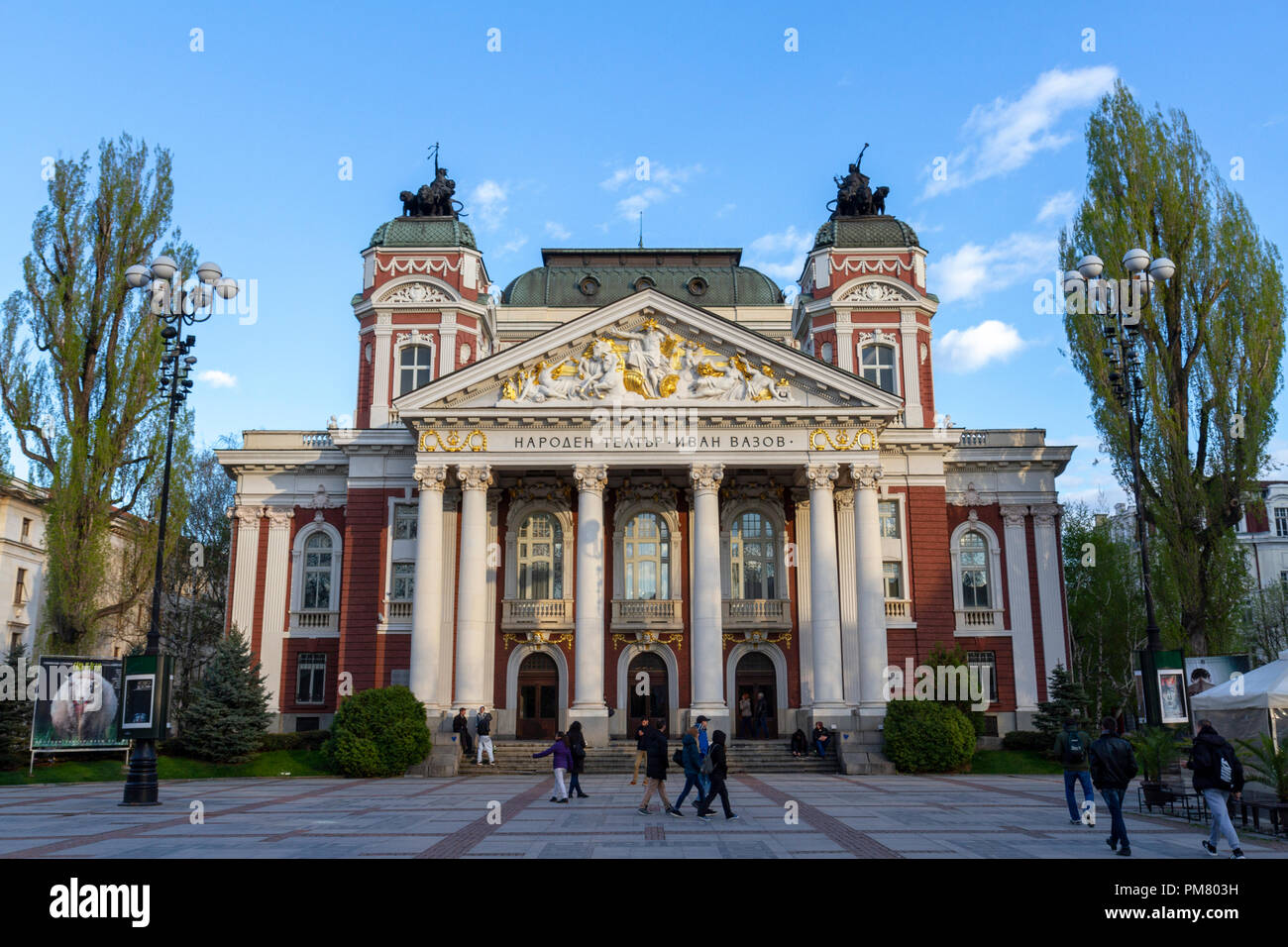 Il Teatro Nazionale Ivan Vazov nel giardino della città di Sofia, Bulgaria. Foto Stock