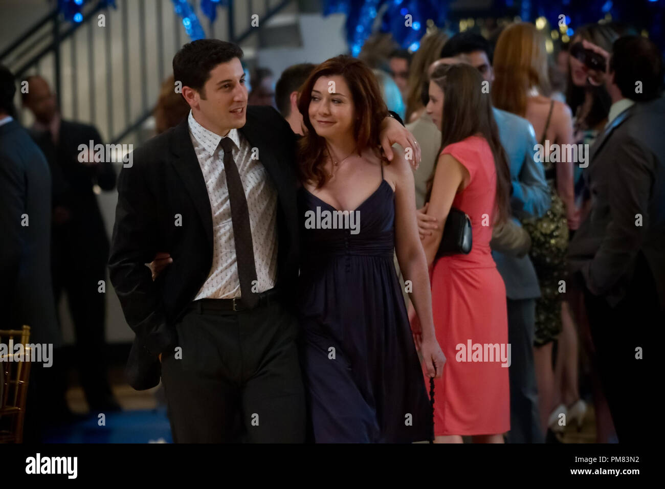 Jim (Jason Biggs) e Michelle (Alyson Hannigan) reminisce in American Reunion. Nella commedia, tutti gli American Pie caratteri abbiamo incontrato un po' di più di un decennio fa ritorno a East Great Falls per la loro alta scuola di reunion. Foto Stock