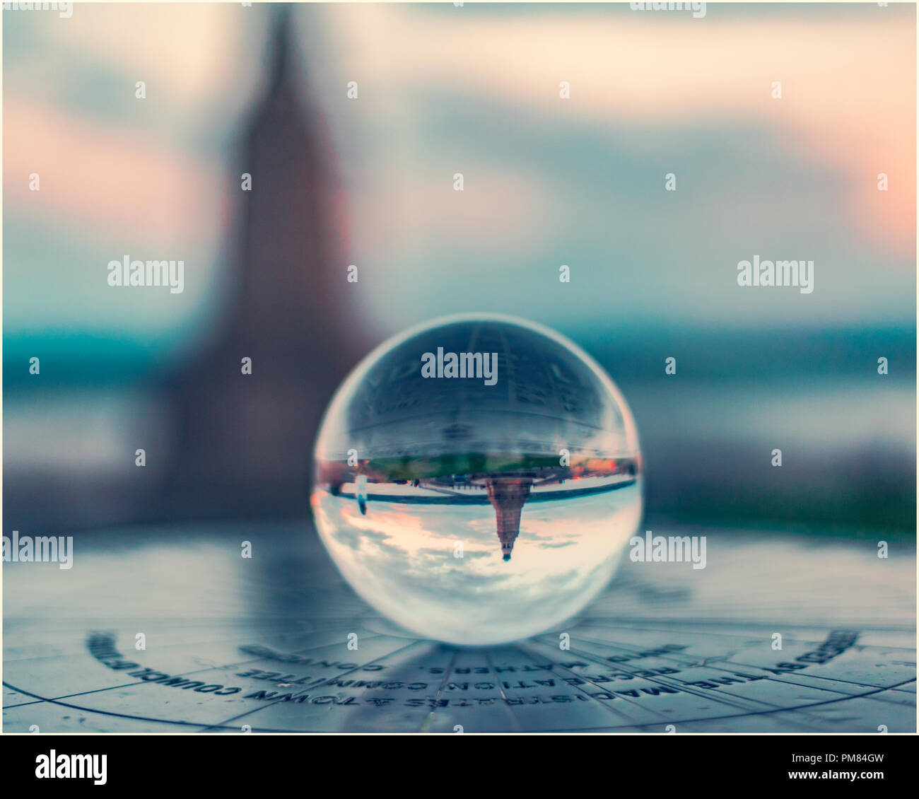 Lensball che è uno strumento per il fotografo che rende unico modo per catturare il tuo mondo. Foto Stock