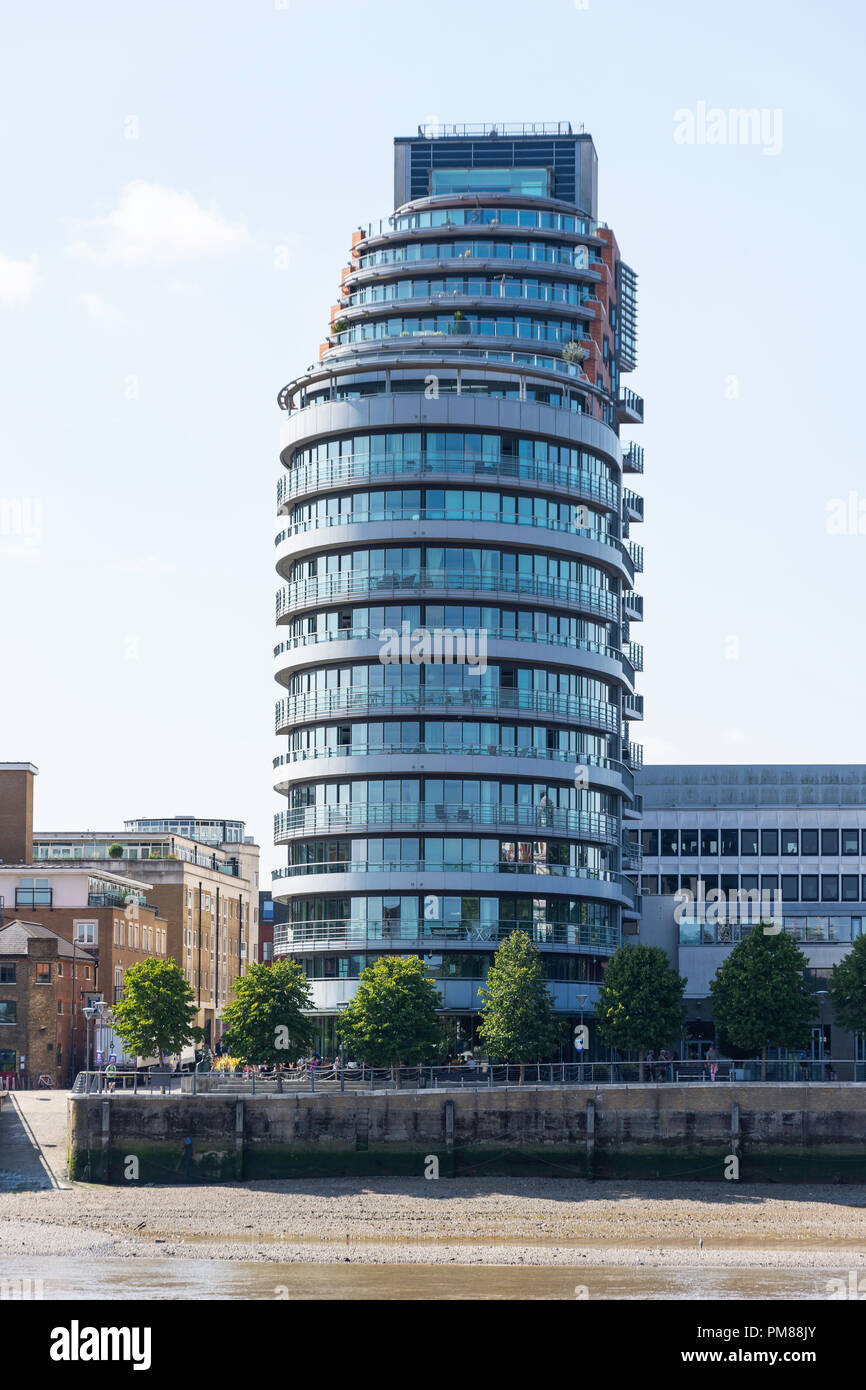 Putney Wharf Tower Apartment Building, Putney Wharf, Putney, London Borough of Wandsworth, Greater London, England, Regno Unito Foto Stock