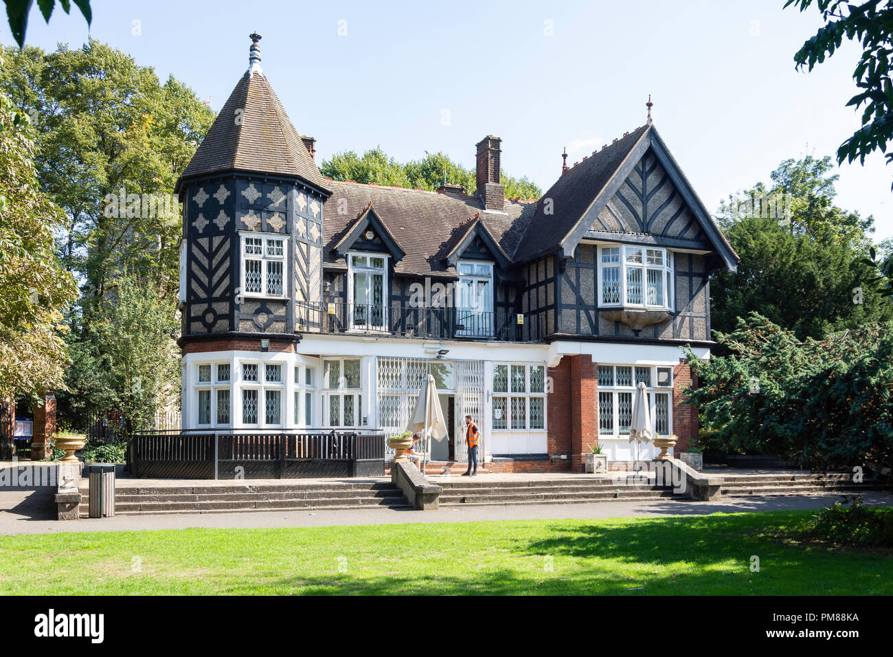 Banca Pryors Cafe, Vescovi Park, Fulham Palace, Fulham, London Borough di Hammersmith e Fulham, London, Greater London, England, Regno Unito Foto Stock