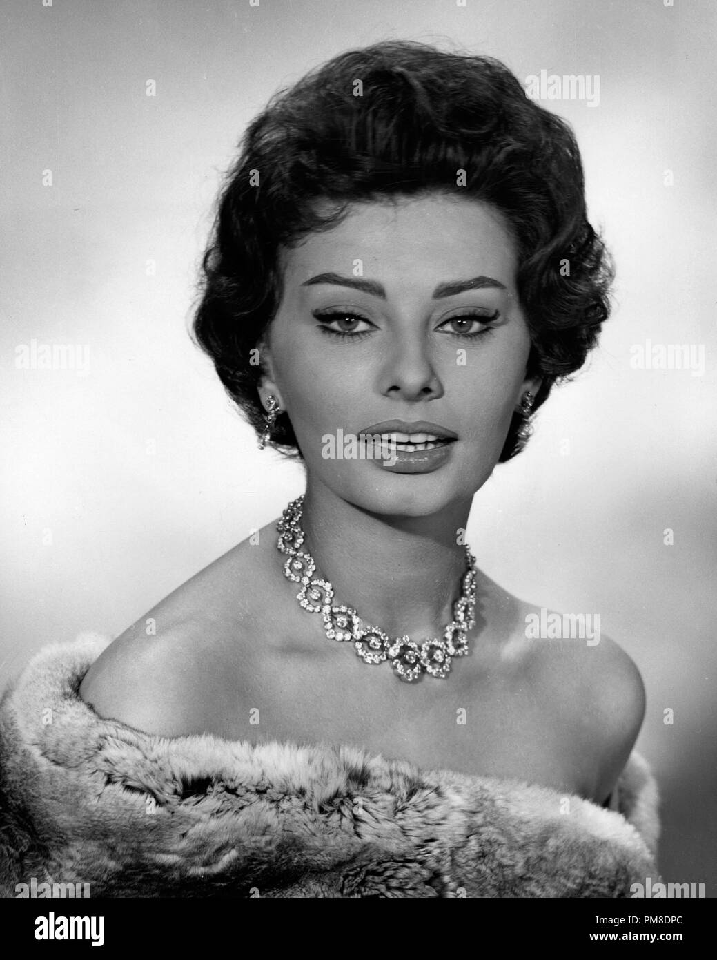 Pubblicità in studio: Sophia Loren 1958 file Reference # 31202 1270THA Foto Stock