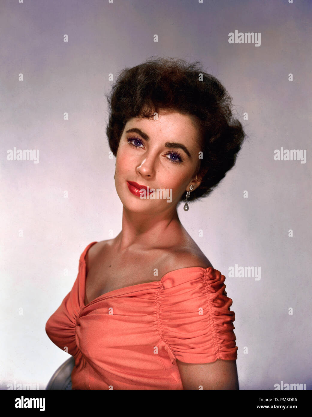 Pubblicità in studio: Elizabeth Taylor 1949 file Reference # 31202 1280THA Foto Stock