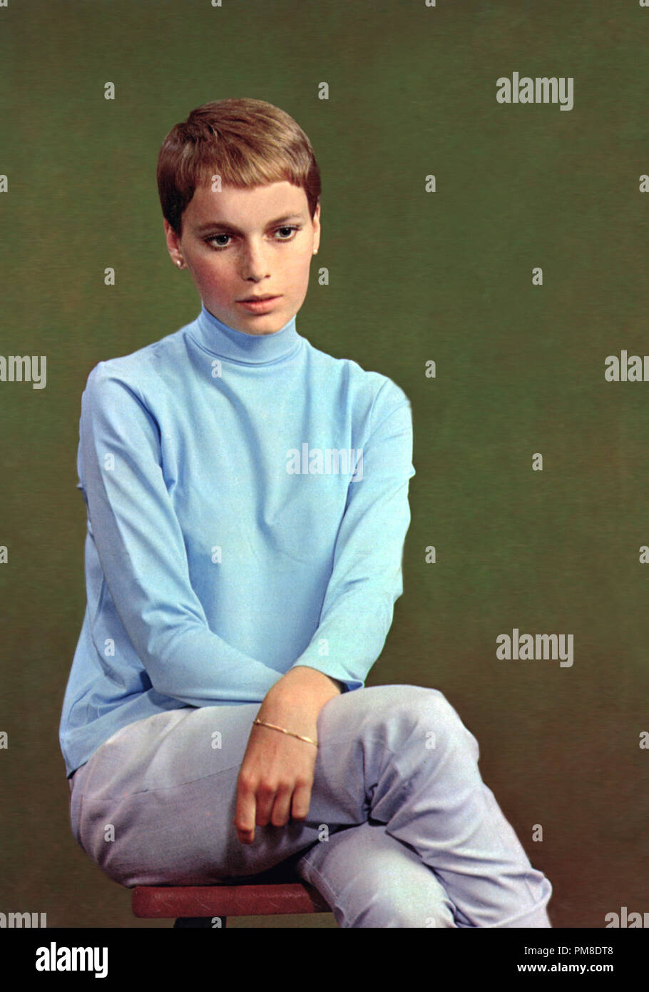 Pubblicità in studio: Mia Farrow 1968 file Reference # 31202 1296THA Foto Stock