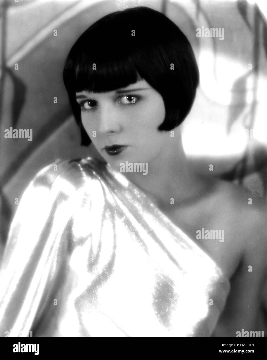 (Archival Classic Cinema - Louise Brooks retrospettivo) Louise Brooks, circa 1927 Riferimento File # 31500 004THA Foto Stock