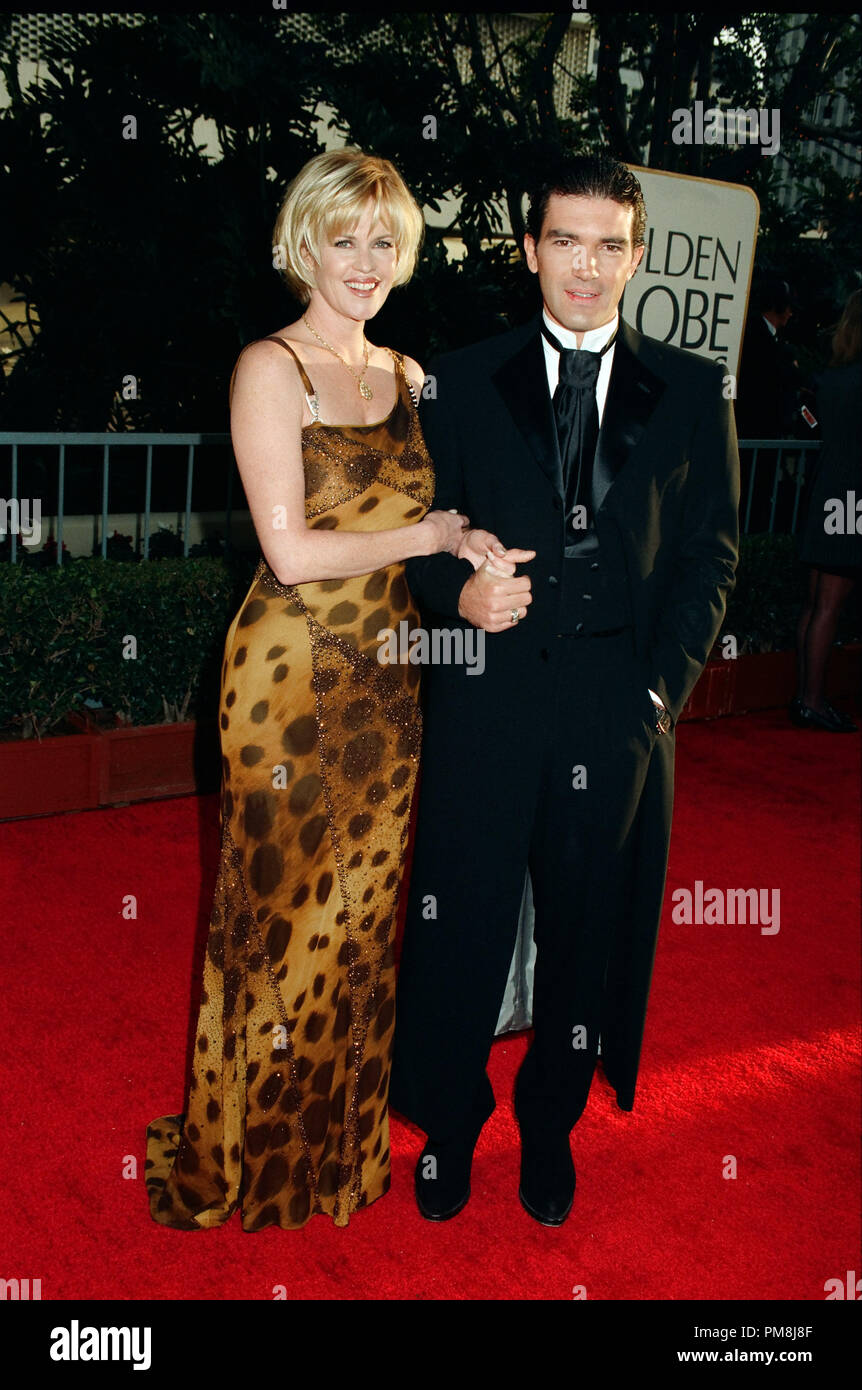 Melanie Griffith e il marito Antonio Banderas al 1997 Golden Globe Awards© CCR /Hollywood Archivio - Tutti i diritti riservati Riferimento File # 31515 293 Foto Stock
