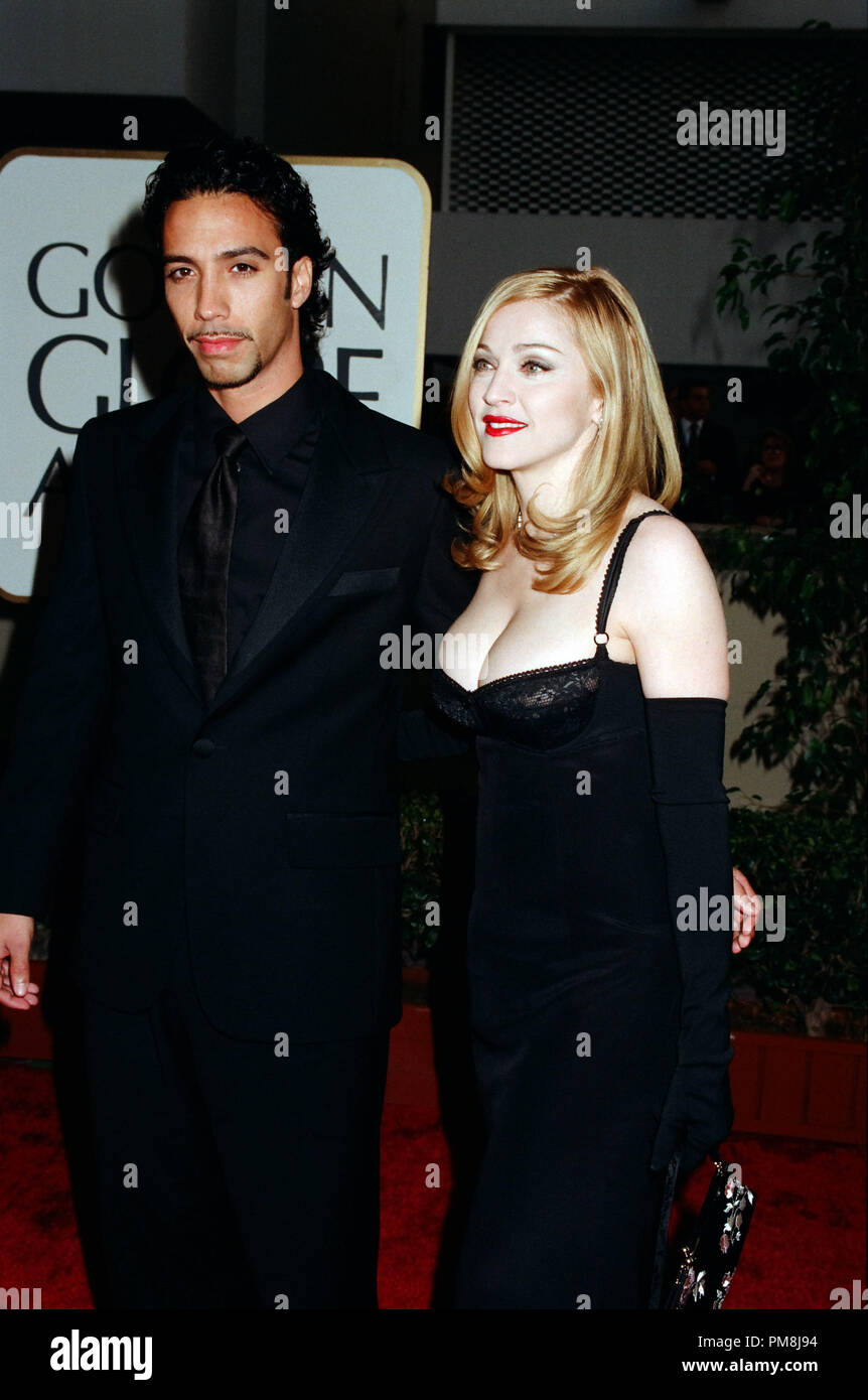 Madonna e Carlos Leon a 1997 Golden Globe Awards © CCR /Hollywood Archivio - Tutti i diritti riservati Riferimento File # 31515 306 Foto Stock