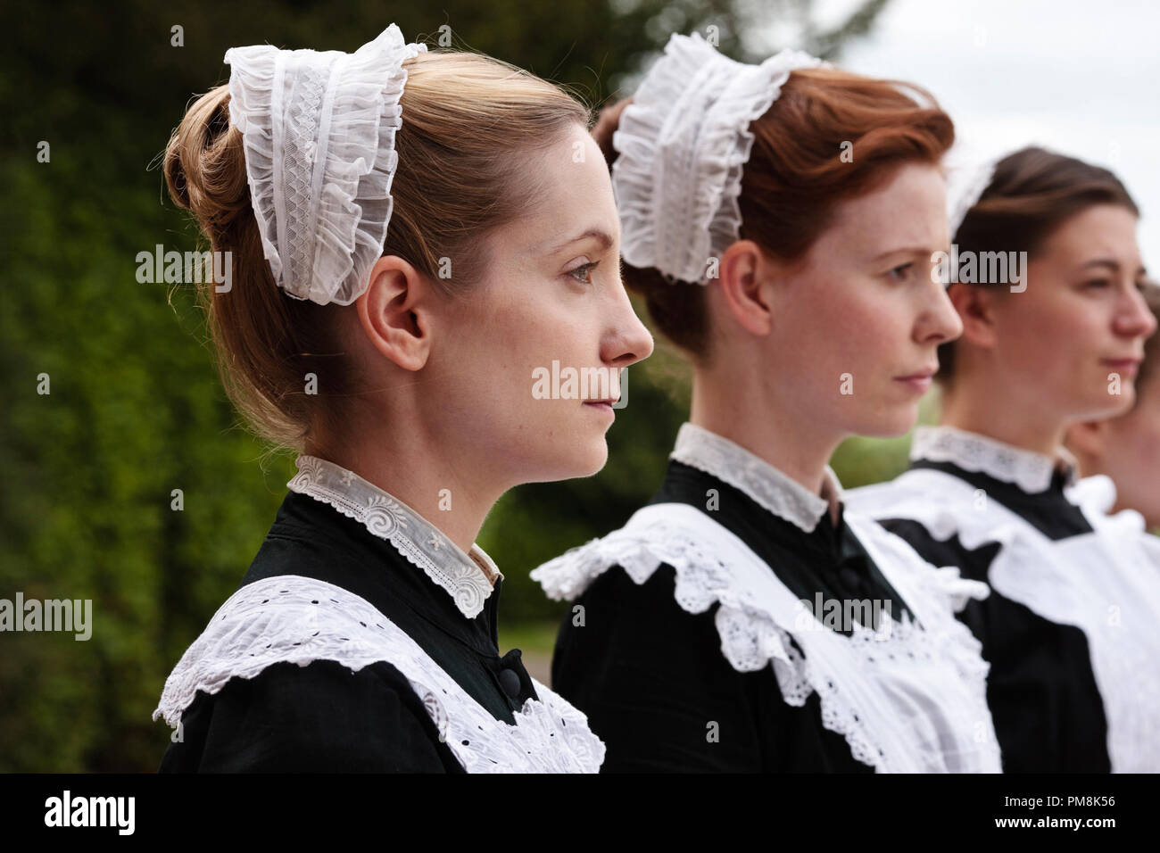 Cavendish Abbey stagione 2 - Episodio 2 il cameriere di Cavendish Abbey. Illustrato da L-R: Joanne Frogatt come Anna Smith e Amy Nuttall come Ethel Foto Stock