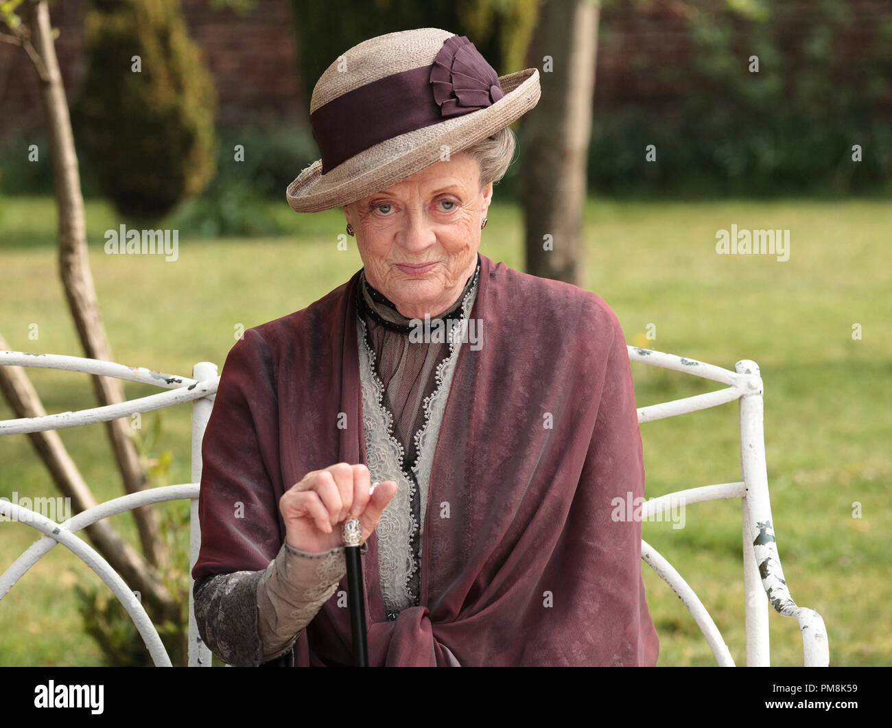Cavendish Abbey stagione 2 - Episodio 3 illustrato: Dame Maggie Smith come Dowager Contessa Foto Stock