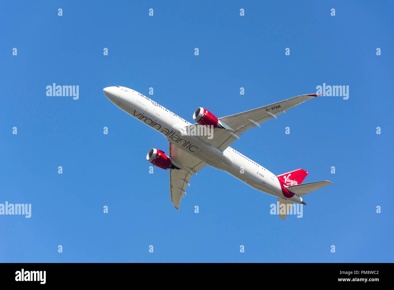 Virgin Atlantic Boeing Dreamliner 787-9 aeromobili in fase di decollo dall'aeroporto di Heathrow, Greater London, England, Regno Unito Foto Stock